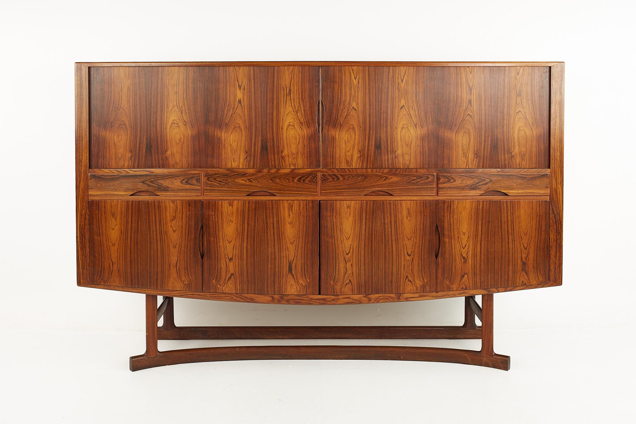 Johannes Andersen Model HB20 mid century rosewood Credenza

The credenza measures: 78.75 wide x 18 deep x 50.5 inches high

All pieces of furniture can be had in what we call restored vintage condition. That means the piece is restored upon