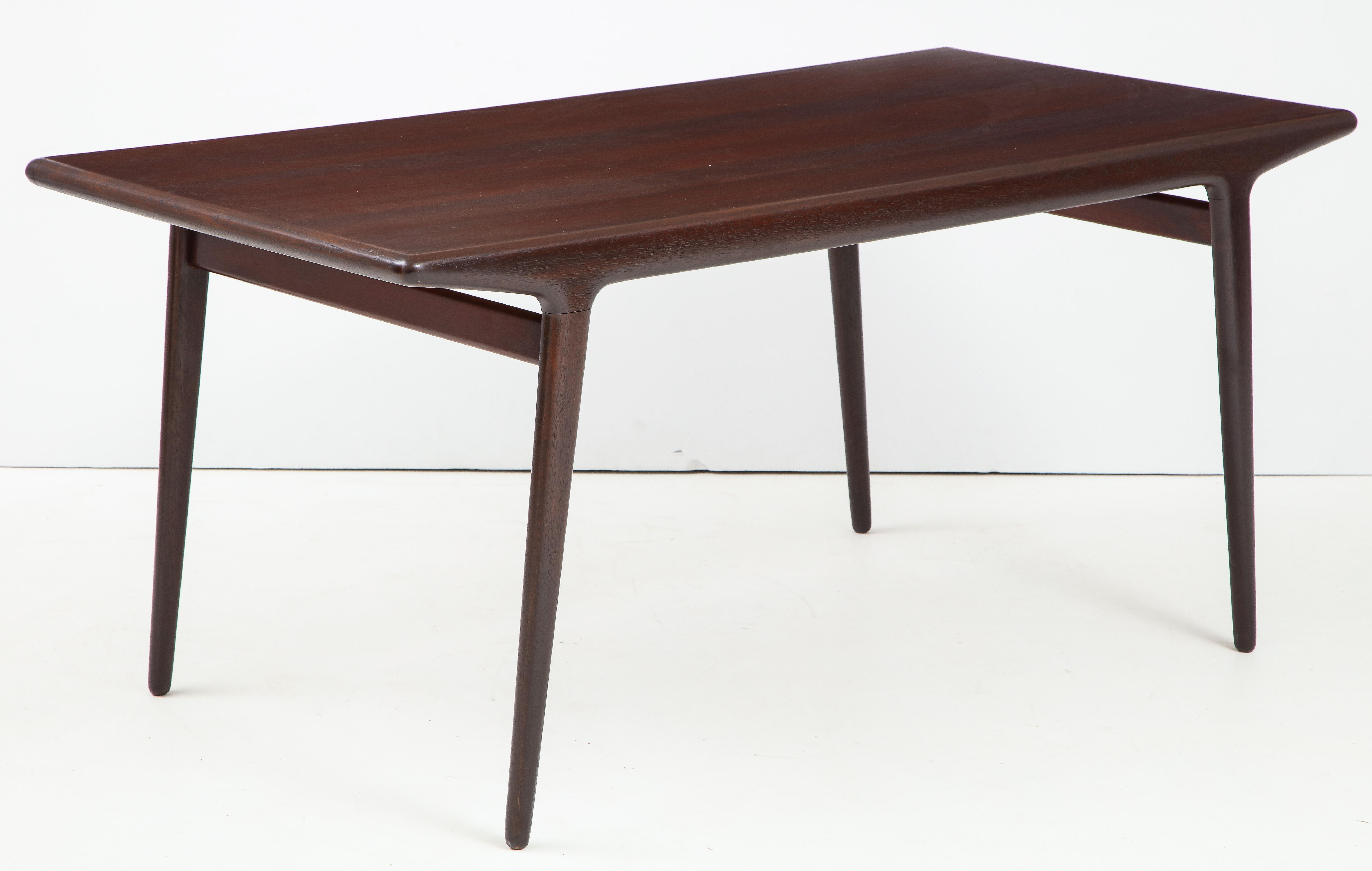 Stunning 1960s modernist teak dining table designed by Johannes Andersen. Beautiful design it can be used as a dining table or desk.

         