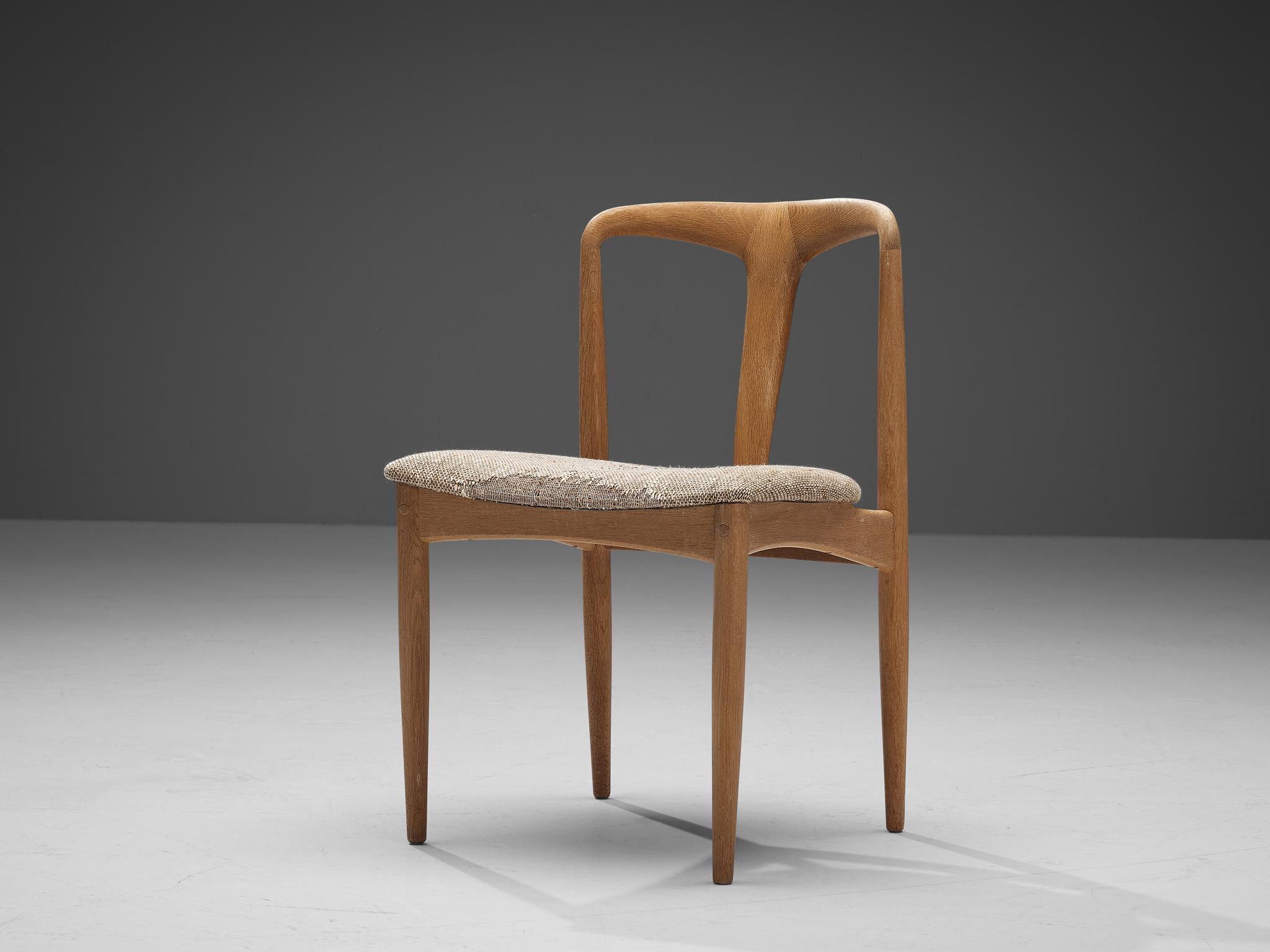 Scandinavian Modern Johannes Andersen Pair of 'Juliane' Dining Chairs in Oak and Off-White Fabric
