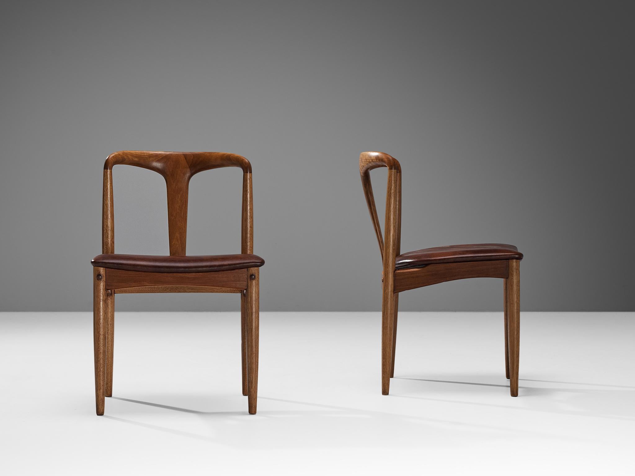 Danois Johannes Andersen - Paire de chaises de salle à manger « Juliane » en teck et cuir en vente