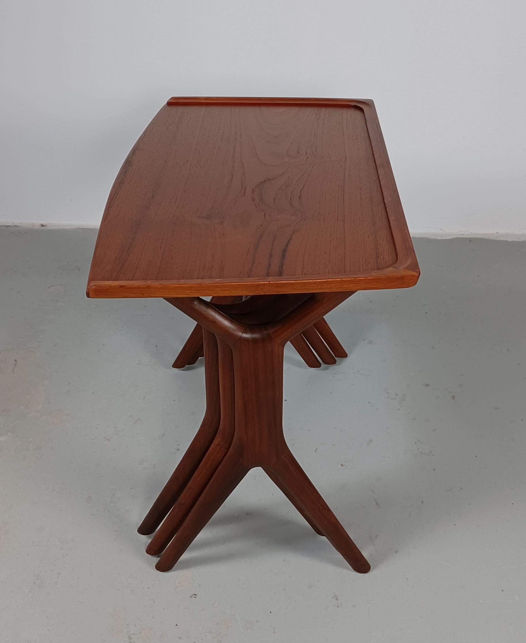 Johannes Andersen Restored and Refinished Teak Nesting Tables by CFC Silkeborg. In Good Condition For Sale In Knebel, DK