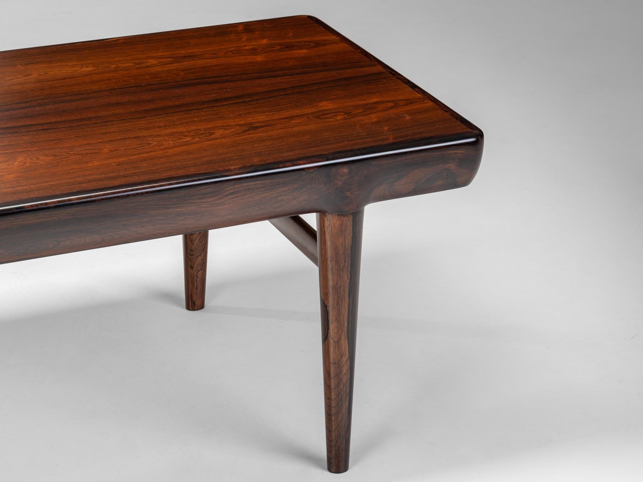 Johannes Andersen Rosewood Coffee Table for CFC Silkeborg, Denmark C1960 In Excellent Condition For Sale In Braga, 03