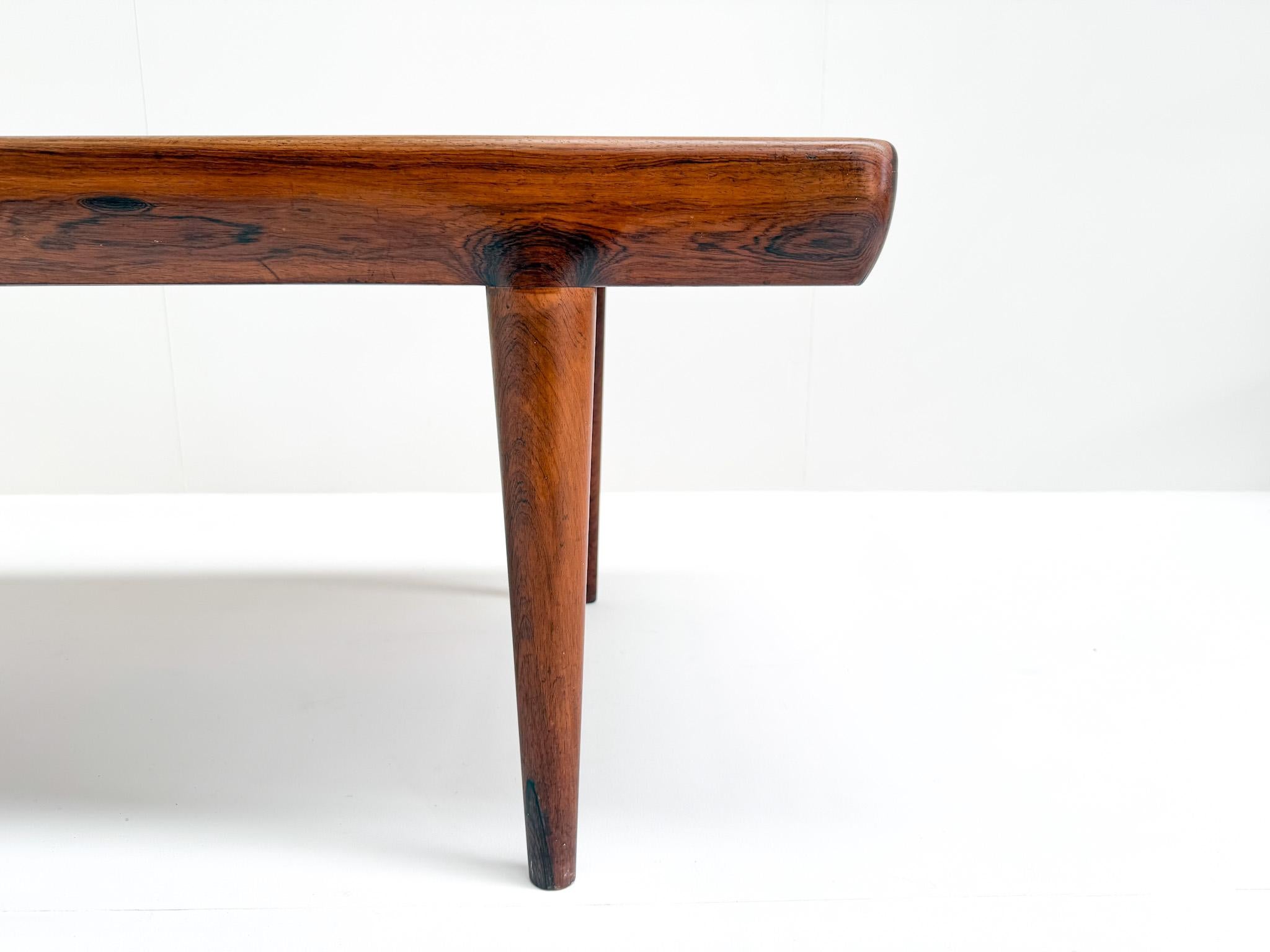 Mesa baja de palisandro Johannes Andersen para CFC Silkeborg, Dinamarca en venta 9
