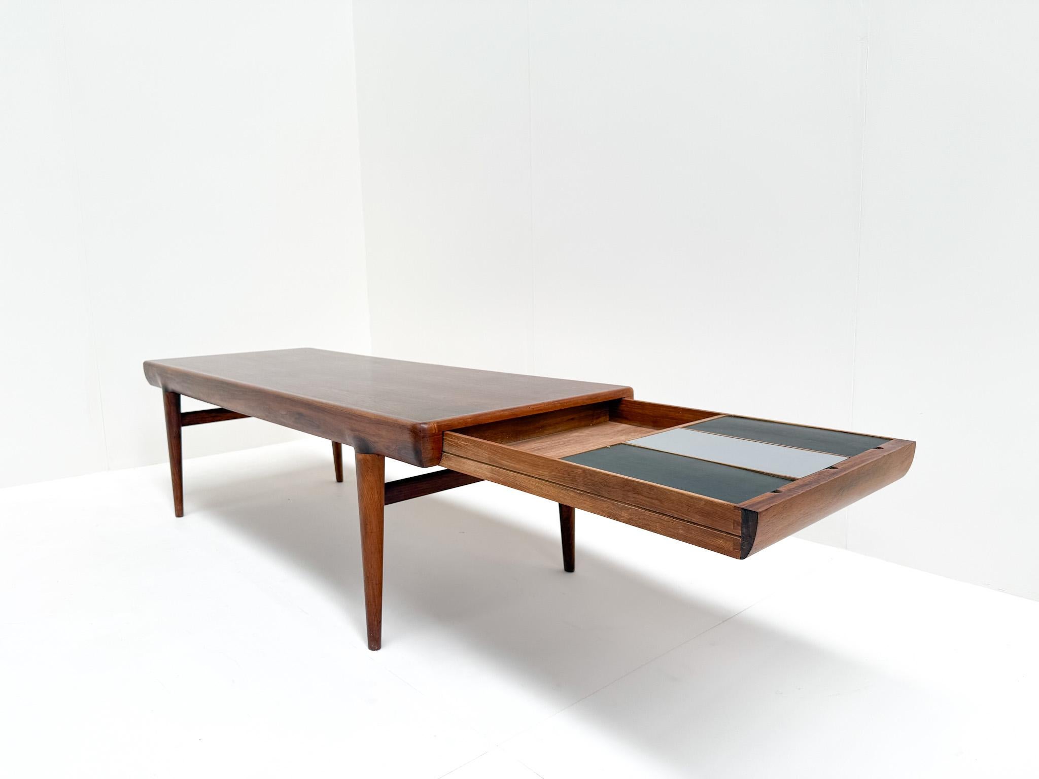 Mesa baja de palisandro Johannes Andersen para CFC Silkeborg, Dinamarca en venta 2