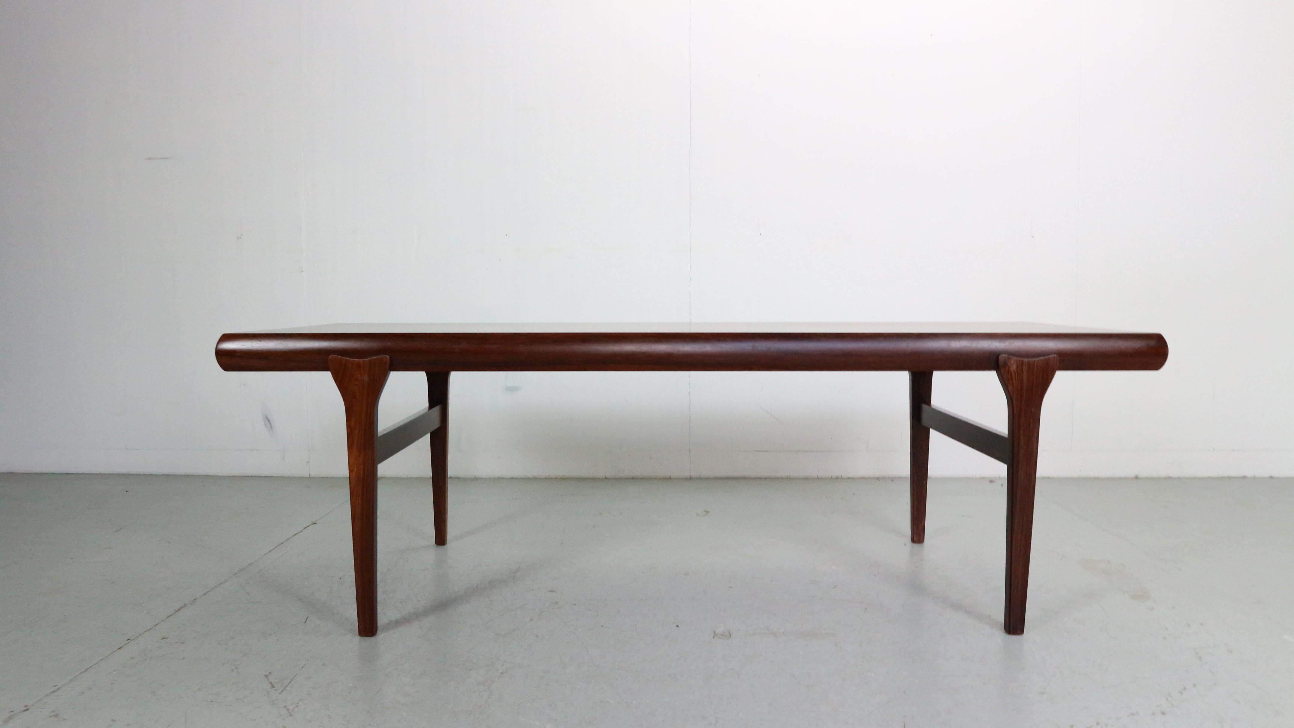 Mid-Century Modern period coffee table designed by Johannes Andersen and manufactured by Silkeborg Møbelfabrik, 1960's Denmark.

Made of  brazilian rosewood. Has a secret pull out tray/ drawers from both sides.
It comes with certificate for
