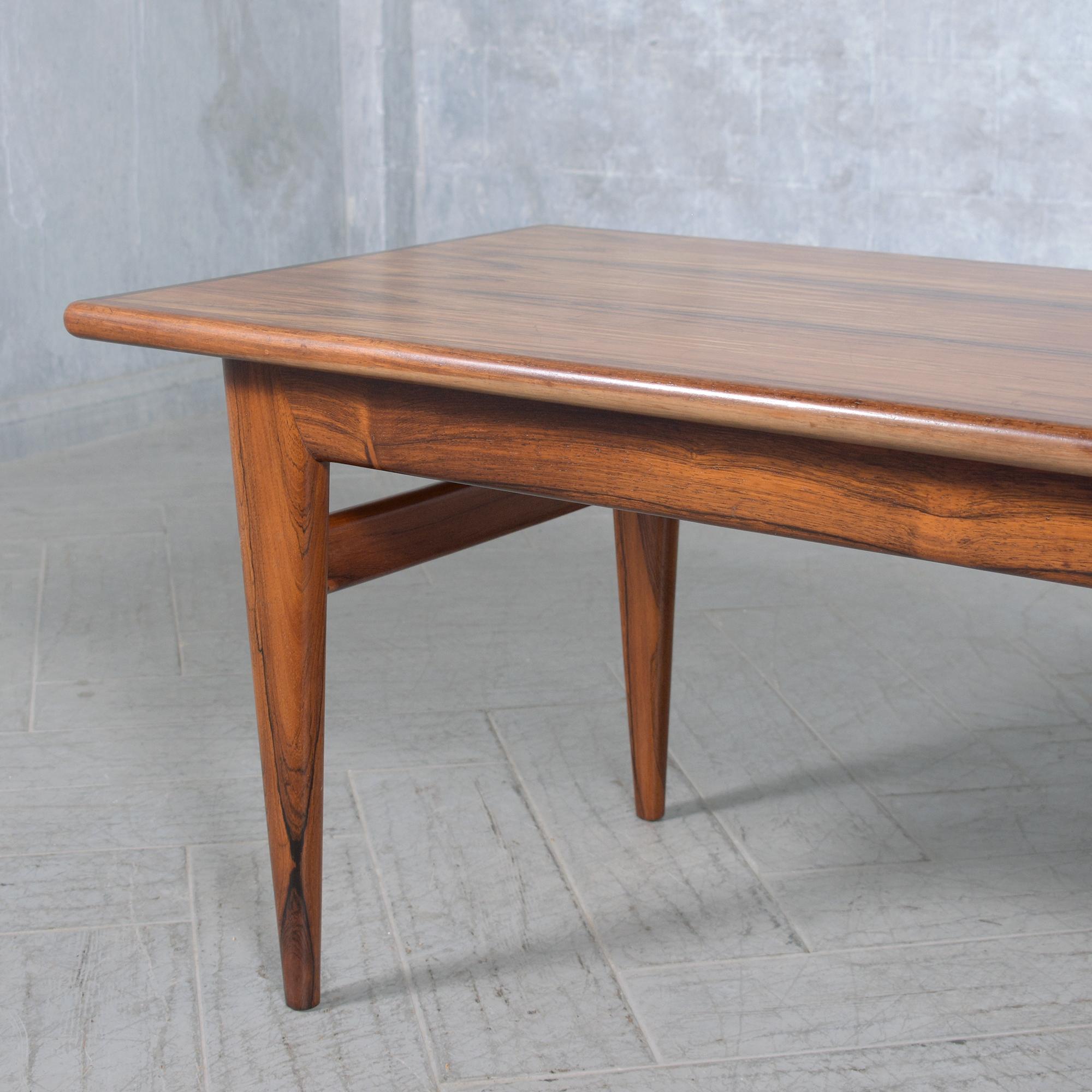 Modern Scandinavian Rosewood Coffee Table: Mid-Century Elegance In Good Condition For Sale In Los Angeles, CA