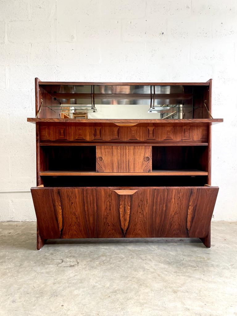 Johannes Andersen Rosewood Dry Bar Danish Mid Century In Good Condition For Sale In Fort Lauderdale, FL