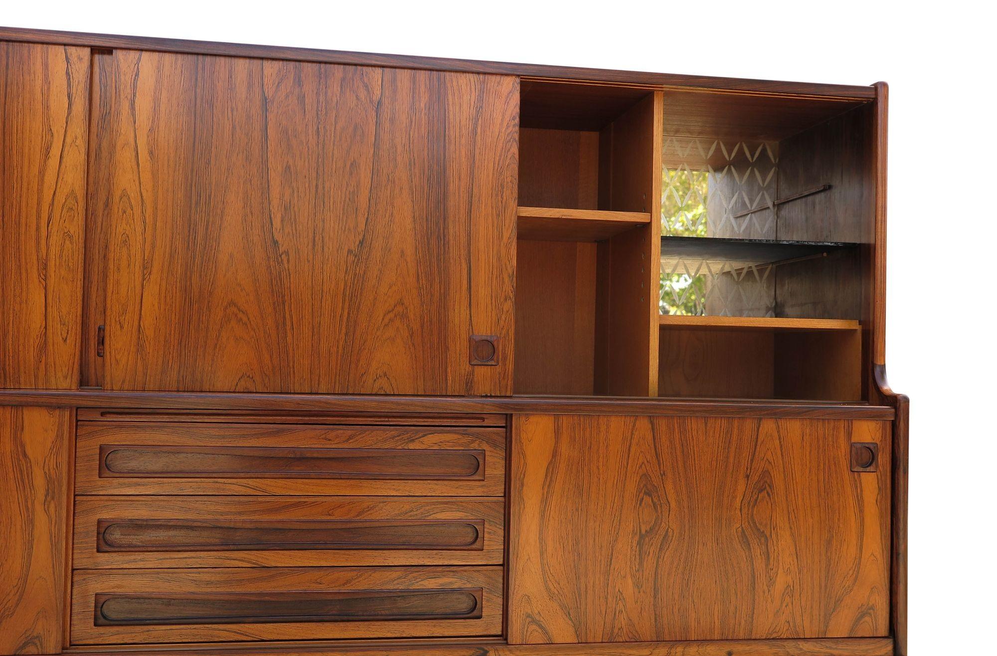 Credenza alta in legno di palissandro di Johannes Andersen, metà secolo danese In condizioni ottime in vendita a Oakland, CA