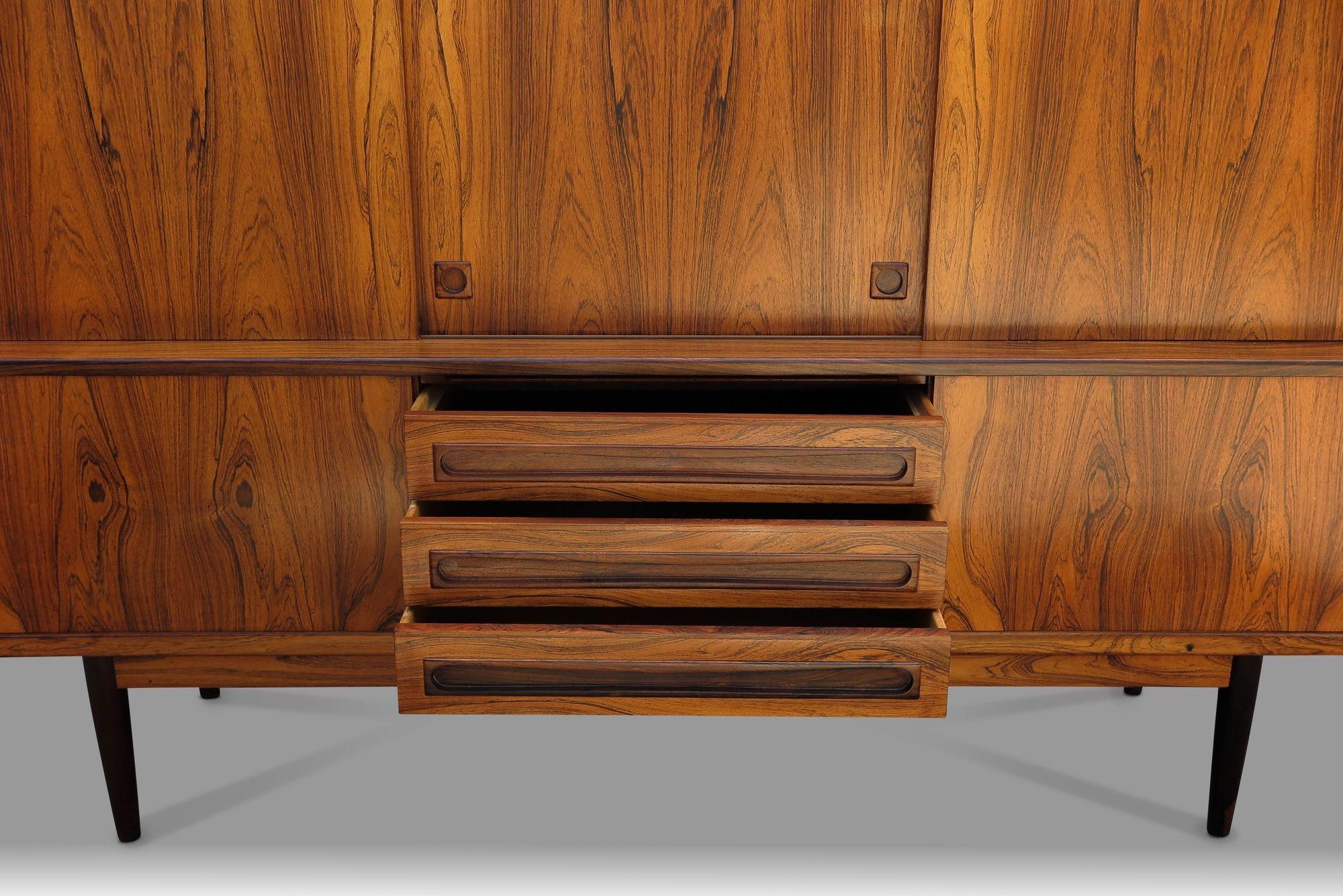 Palissandro Credenza alta in legno di palissandro di Johannes Andersen, metà secolo danese in vendita