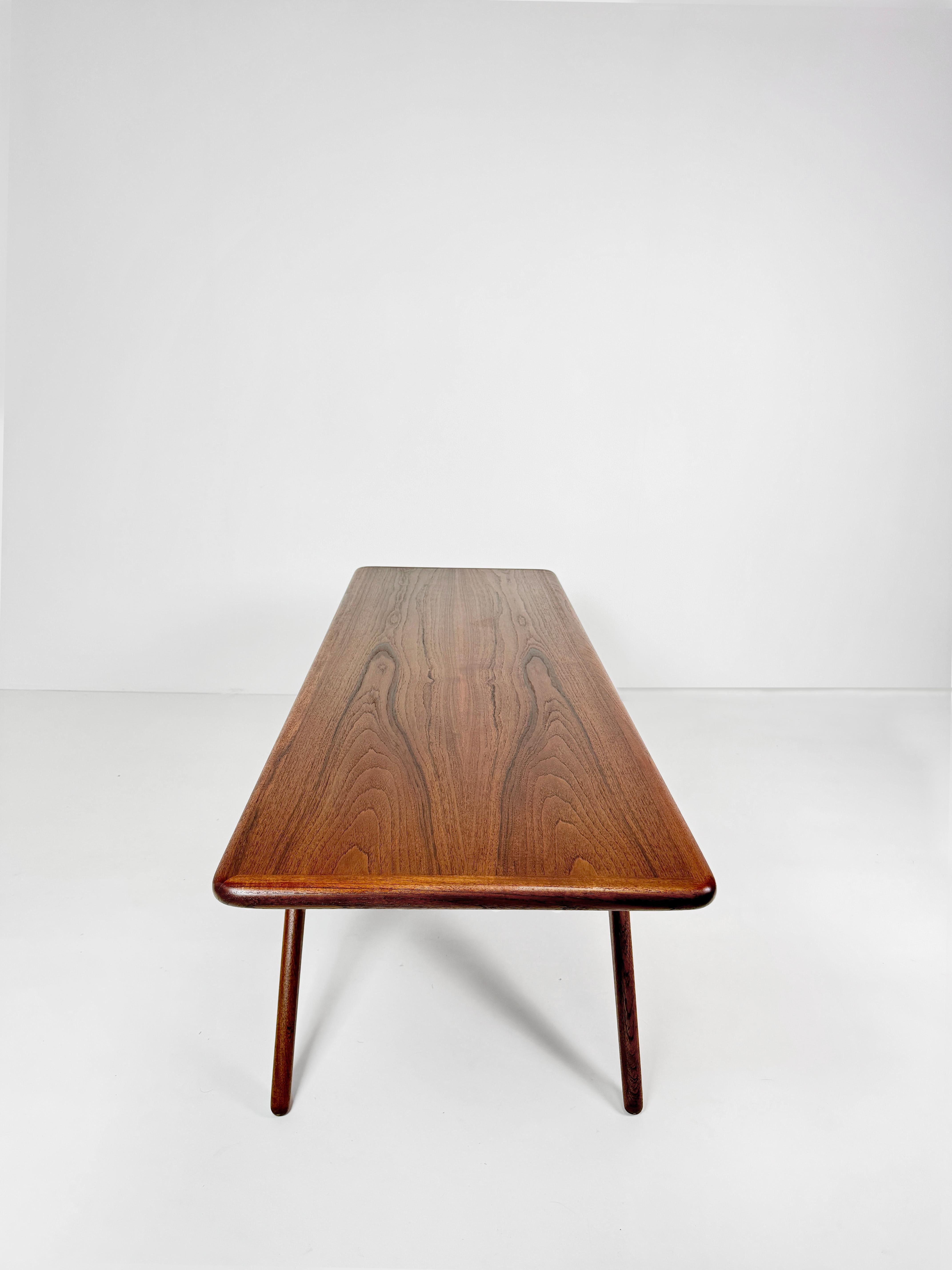 Metà XX secolo Coffee Table Teakwood by Johannes Andersen, for CFC Silkeborg, Denmark 1950's in vendita