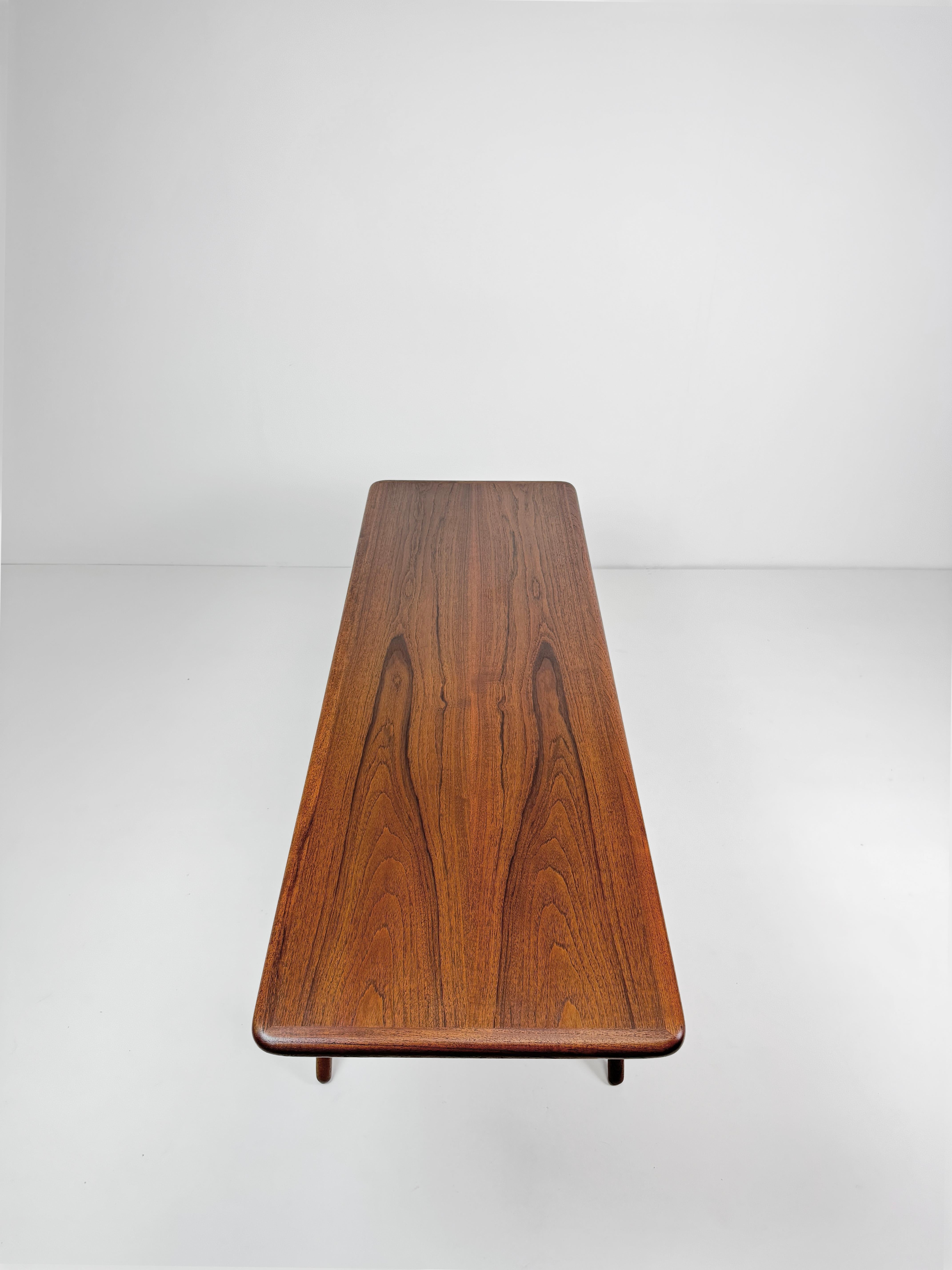 Coffee Table Teakwood by Johannes Andersen, for CFC Silkeborg, Denmark 1950's in vendita 1