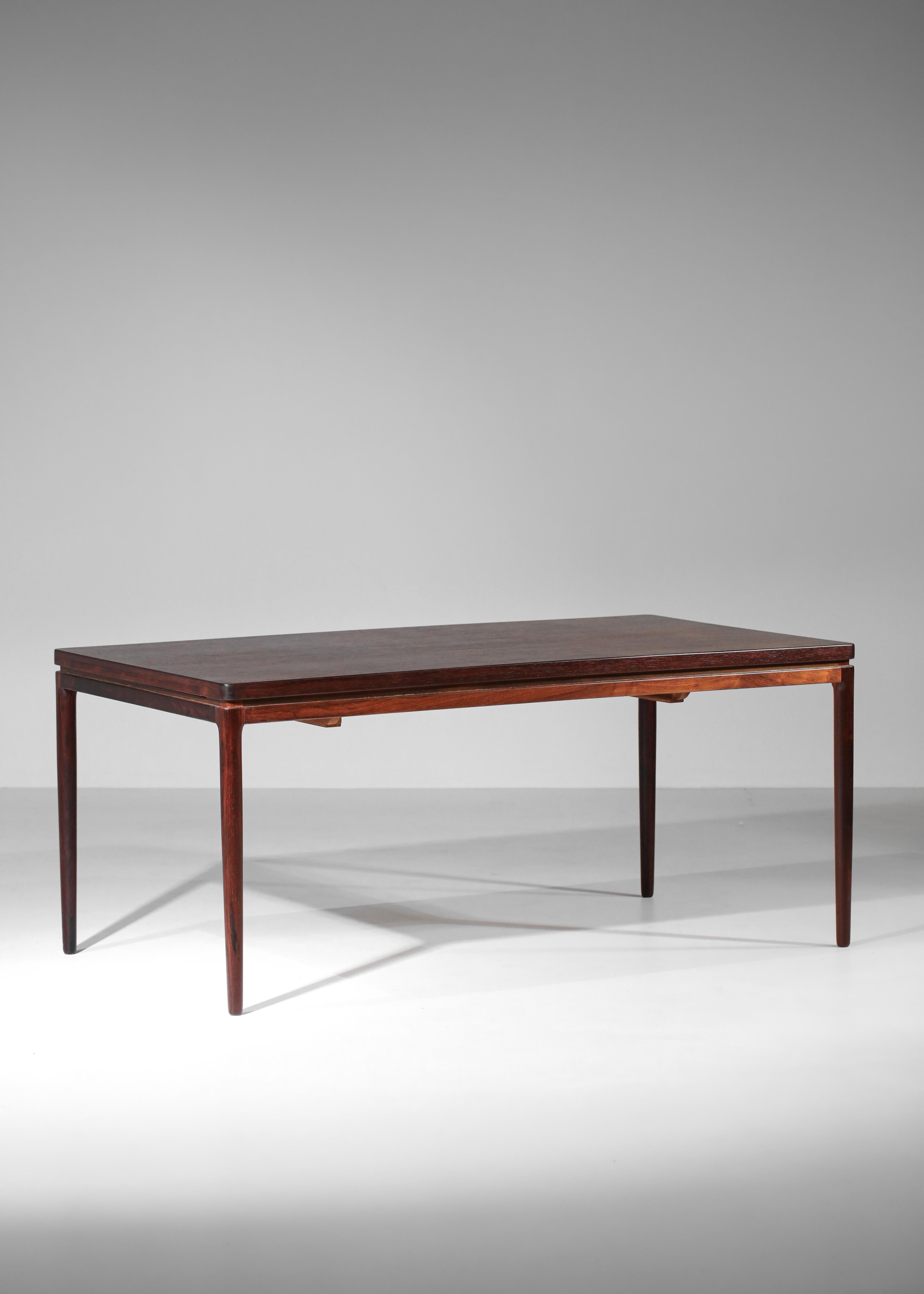 Johannes Andersen Scandinavian dining table in solid wood Linneberg  1960 - H392 In Good Condition For Sale In Lyon, FR