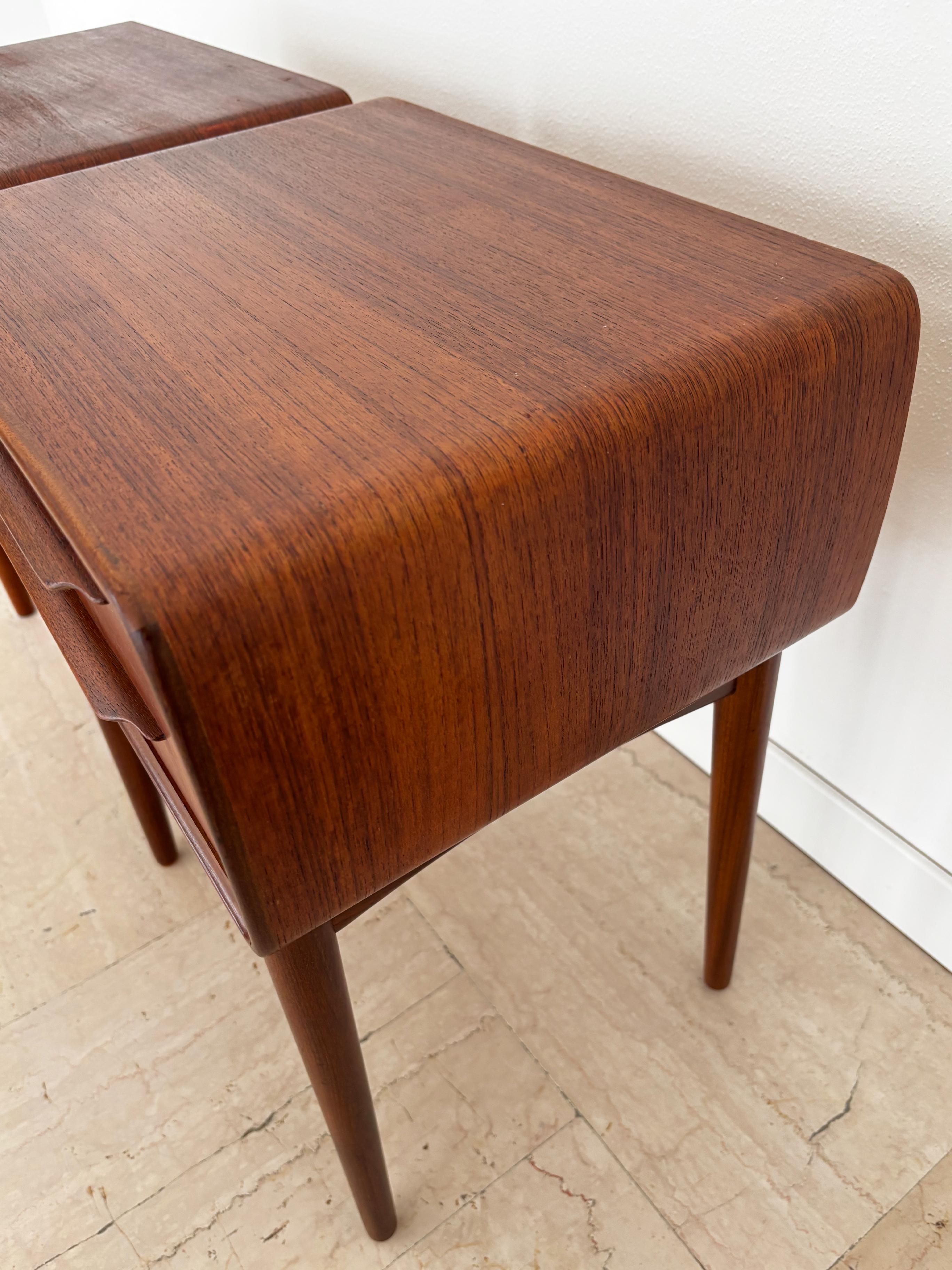 Teak Comodini scandinavi di metà secolo in teak di Johannes Andersen, Danimarca 1960 in vendita