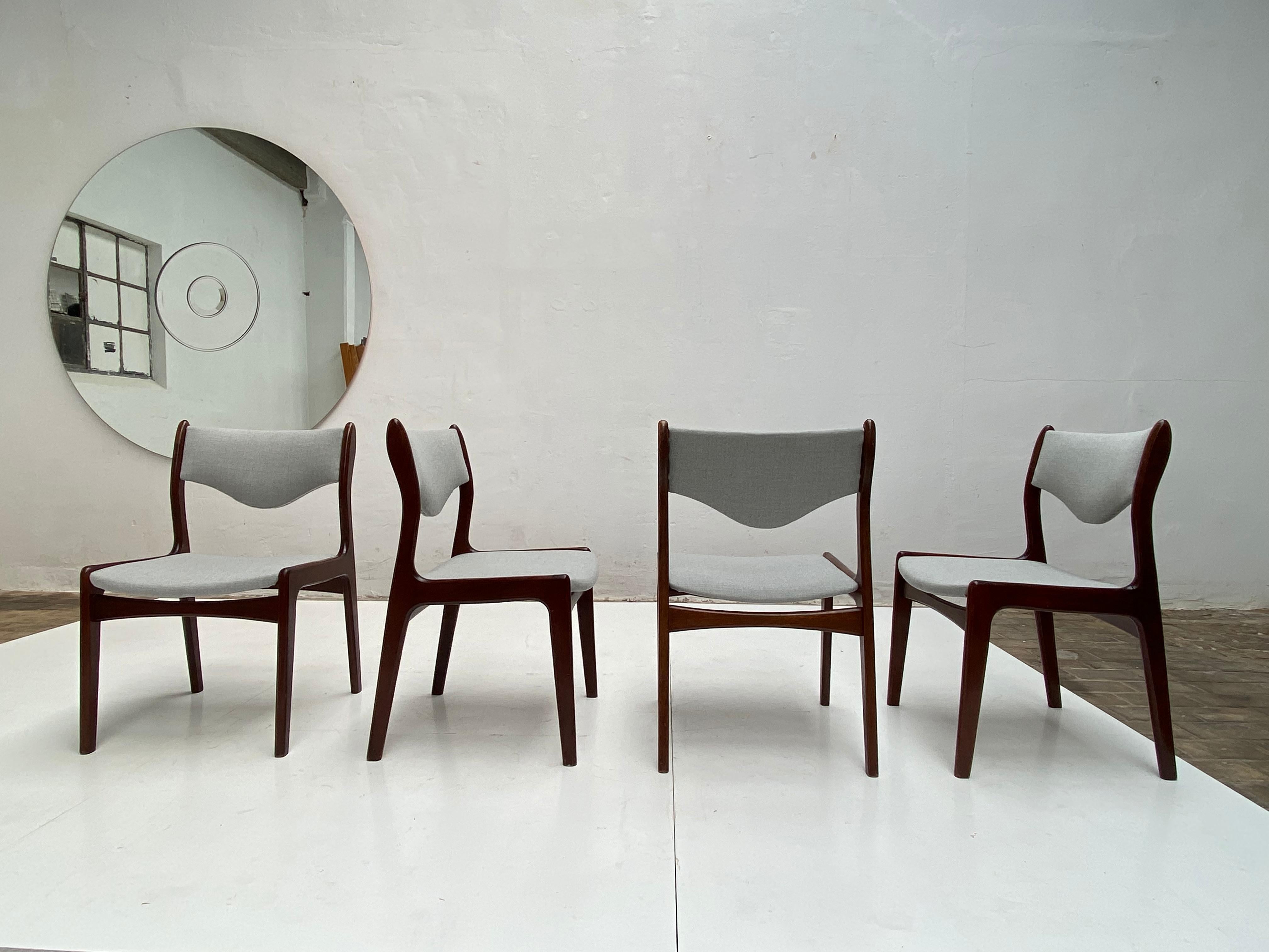 Satz von 4 Esszimmerstühlen aus massivem Teakholz von Johannes Andersen, hergestellt von Mahjongg, 1960er Jahre (Skandinavische Moderne) im Angebot