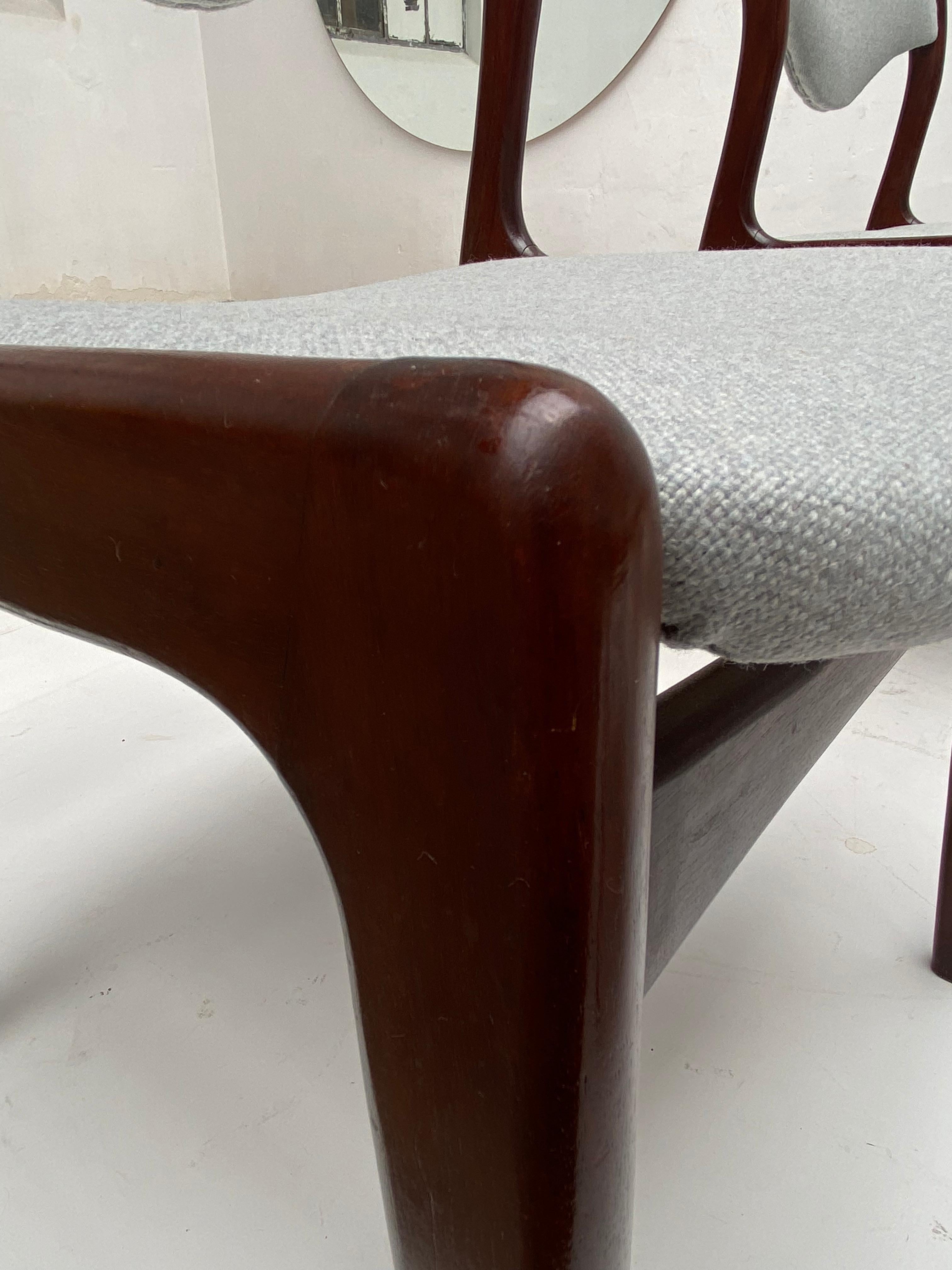 Satz von 4 Esszimmerstühlen aus massivem Teakholz von Johannes Andersen, hergestellt von Mahjongg, 1960er Jahre (Mitte des 20. Jahrhunderts) im Angebot