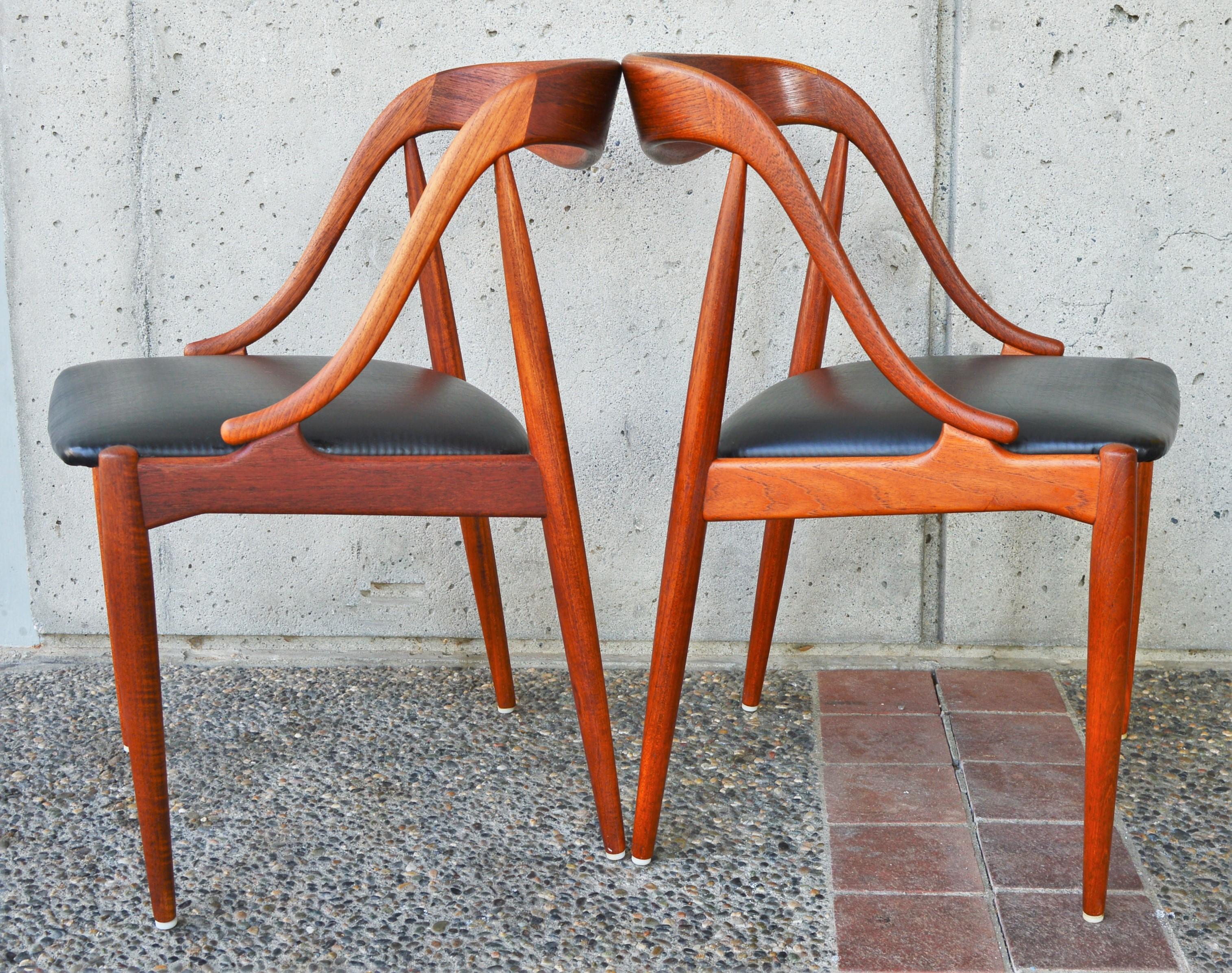 Johannes Andersen Set of 6 Danish Teak Dining Chairs with 2 Head or Armchairs 5