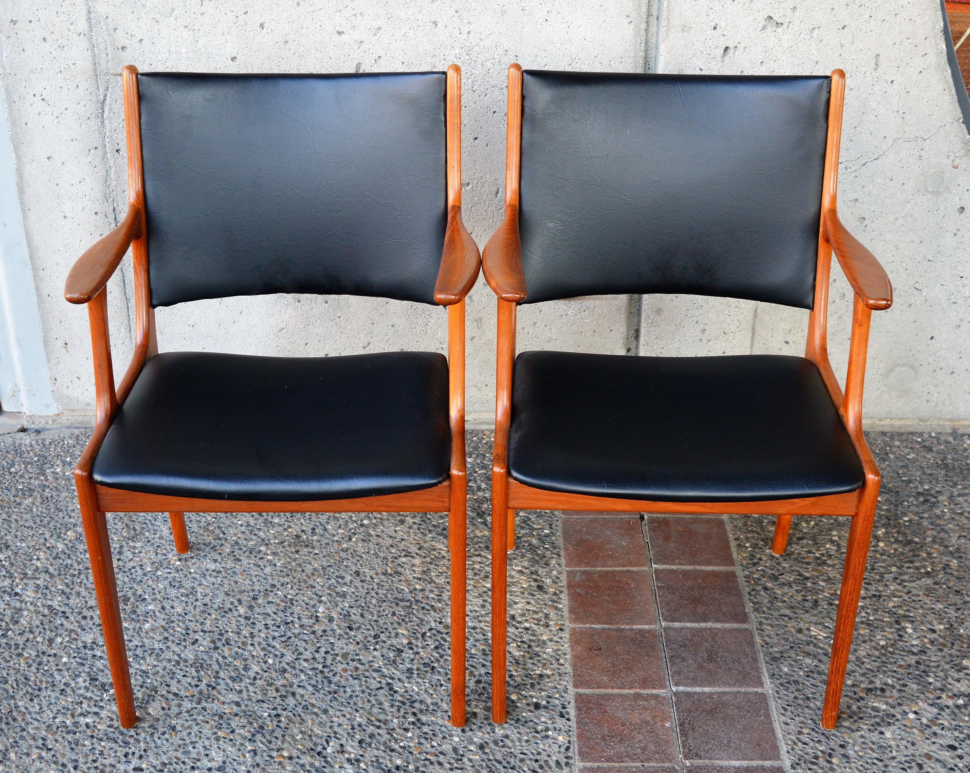 Johannes Andersen Set of 6 Danish Teak Dining Chairs with 2 Head or Armchairs 8