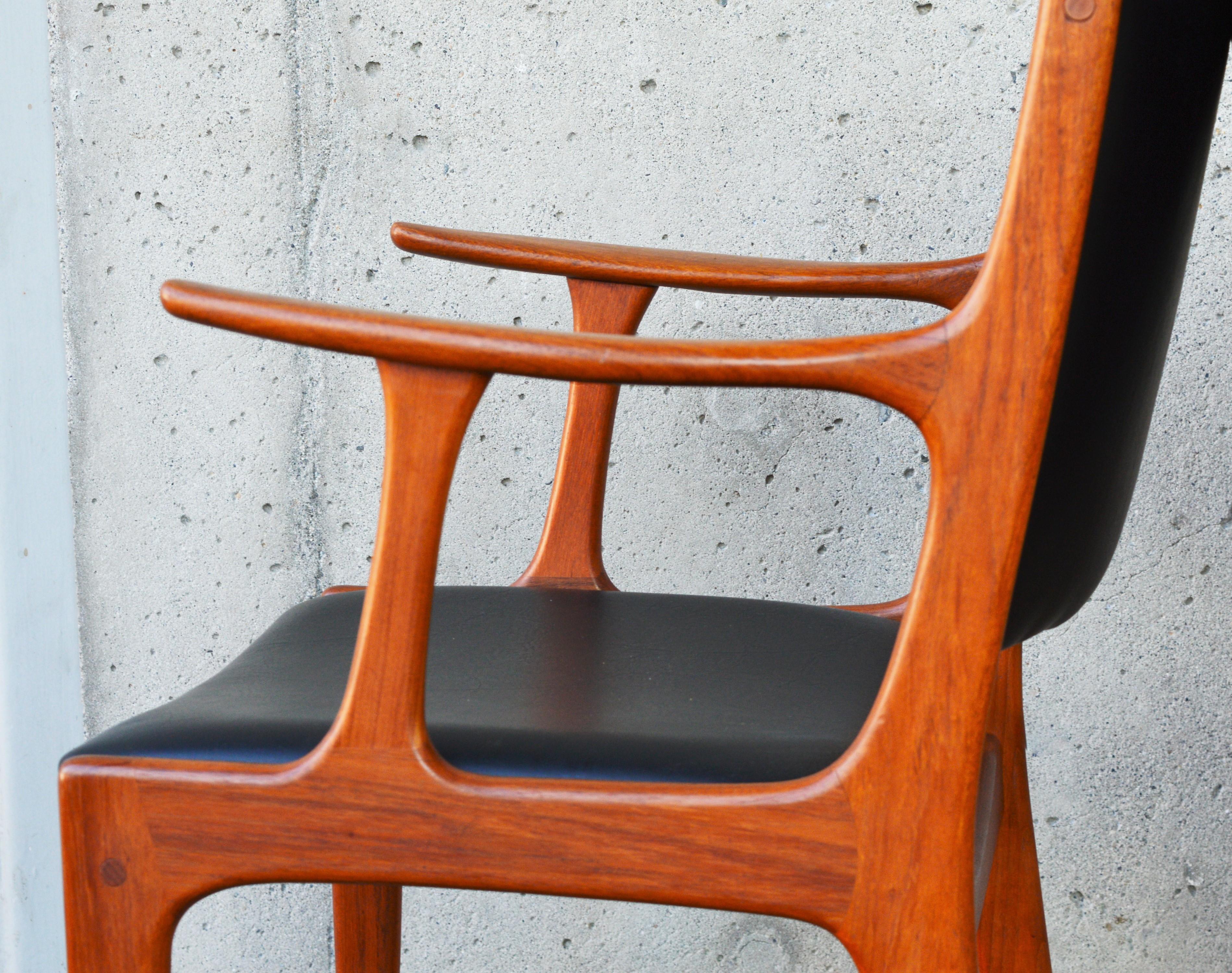 Johannes Andersen Set of 6 Danish Teak Dining Chairs with 2 Head or Armchairs 12