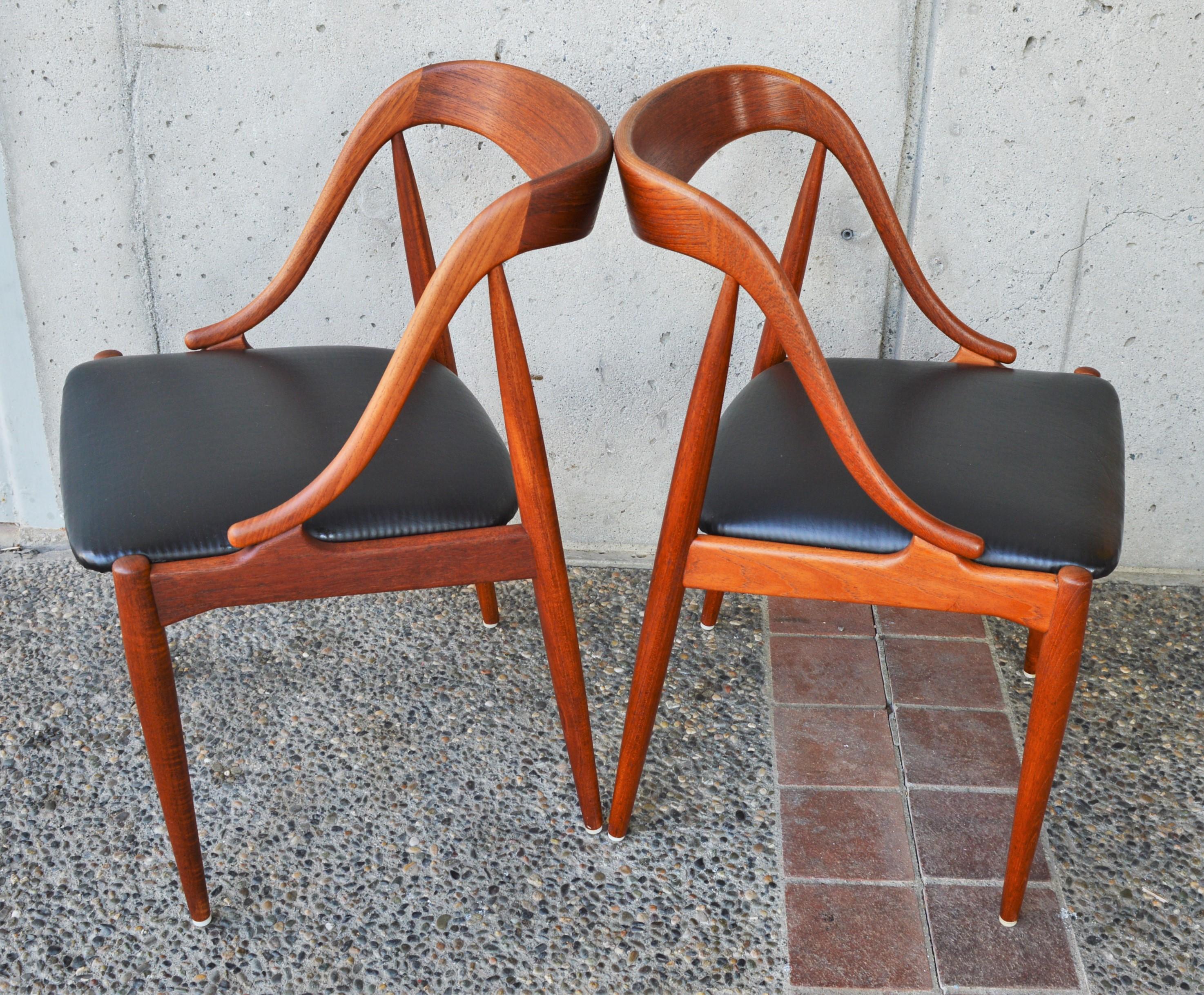 Upholstery Johannes Andersen Set of 6 Danish Teak Dining Chairs with 2 Head or Armchairs