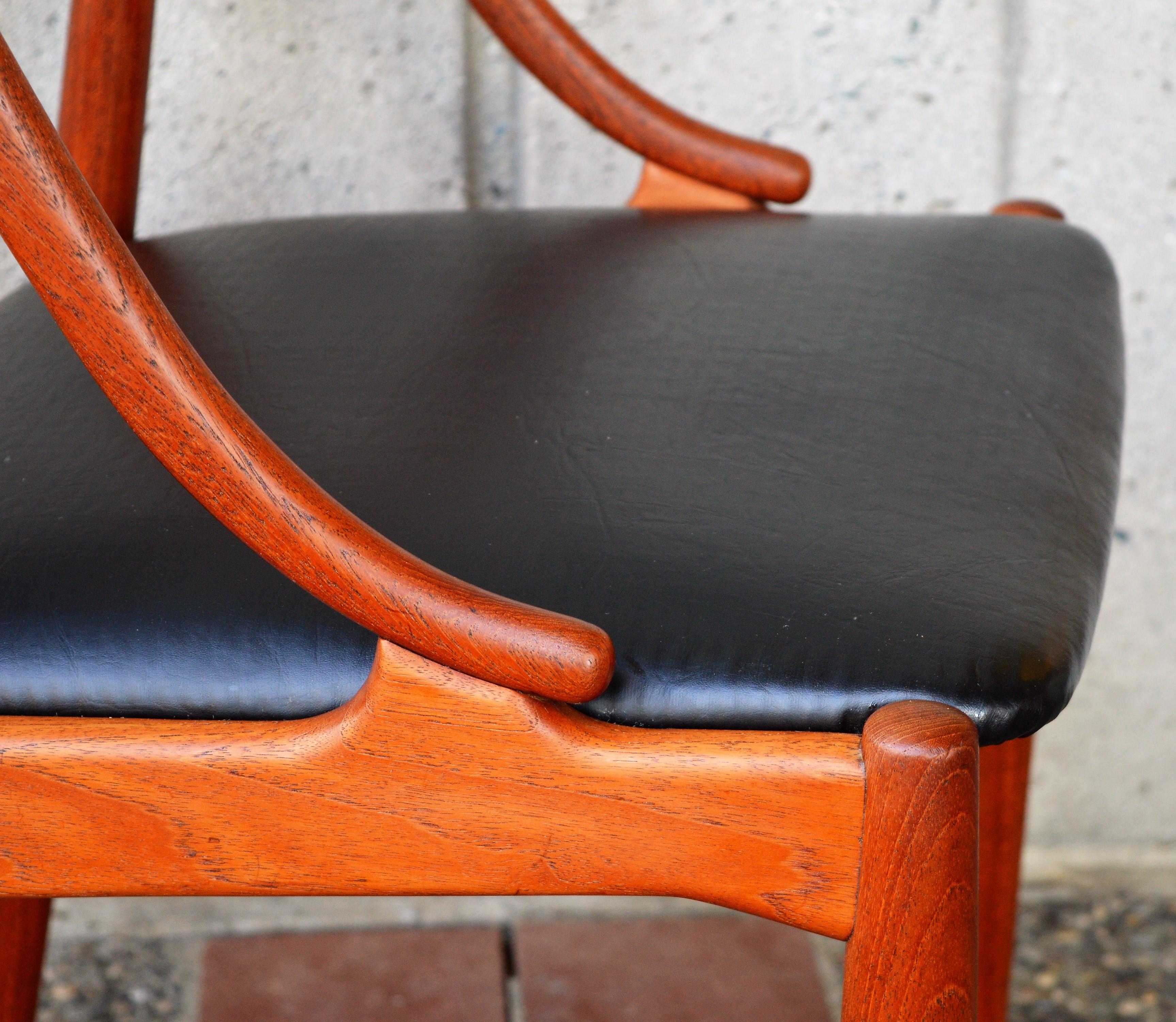 Johannes Andersen Set of 6 Danish Teak Dining Chairs with 2 Head or Armchairs 1