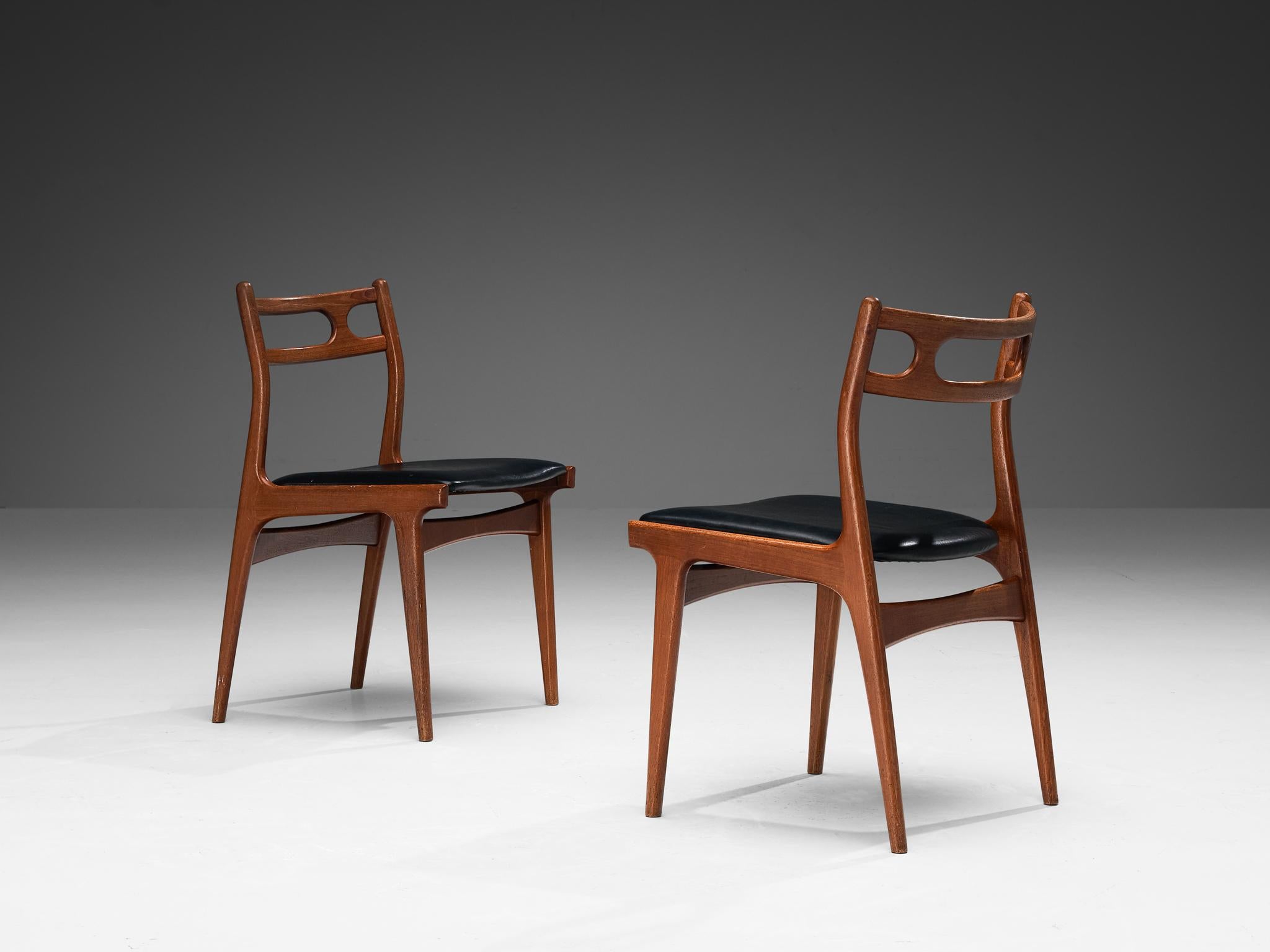 Johannes Andersen Set of Four Dining Chairs in Teak and Black Upholstery  For Sale 3
