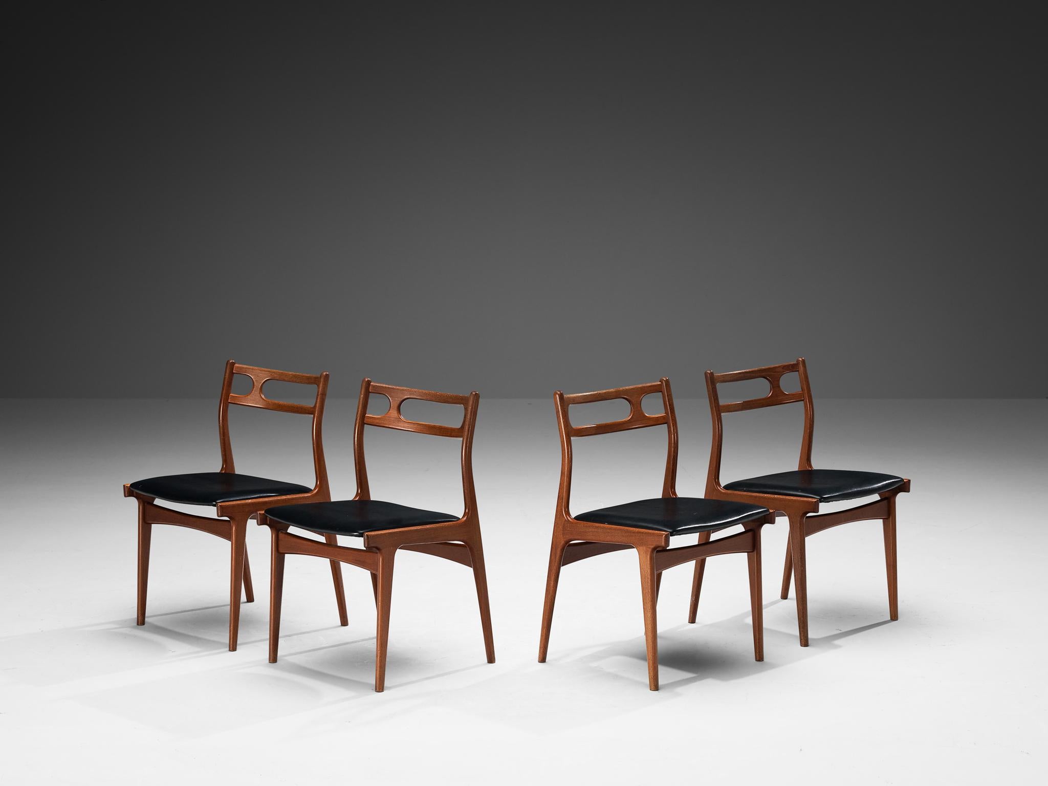 Johannes Andersen Set of Four Dining Chairs in Teak and Black Upholstery  In Good Condition For Sale In Waalwijk, NL