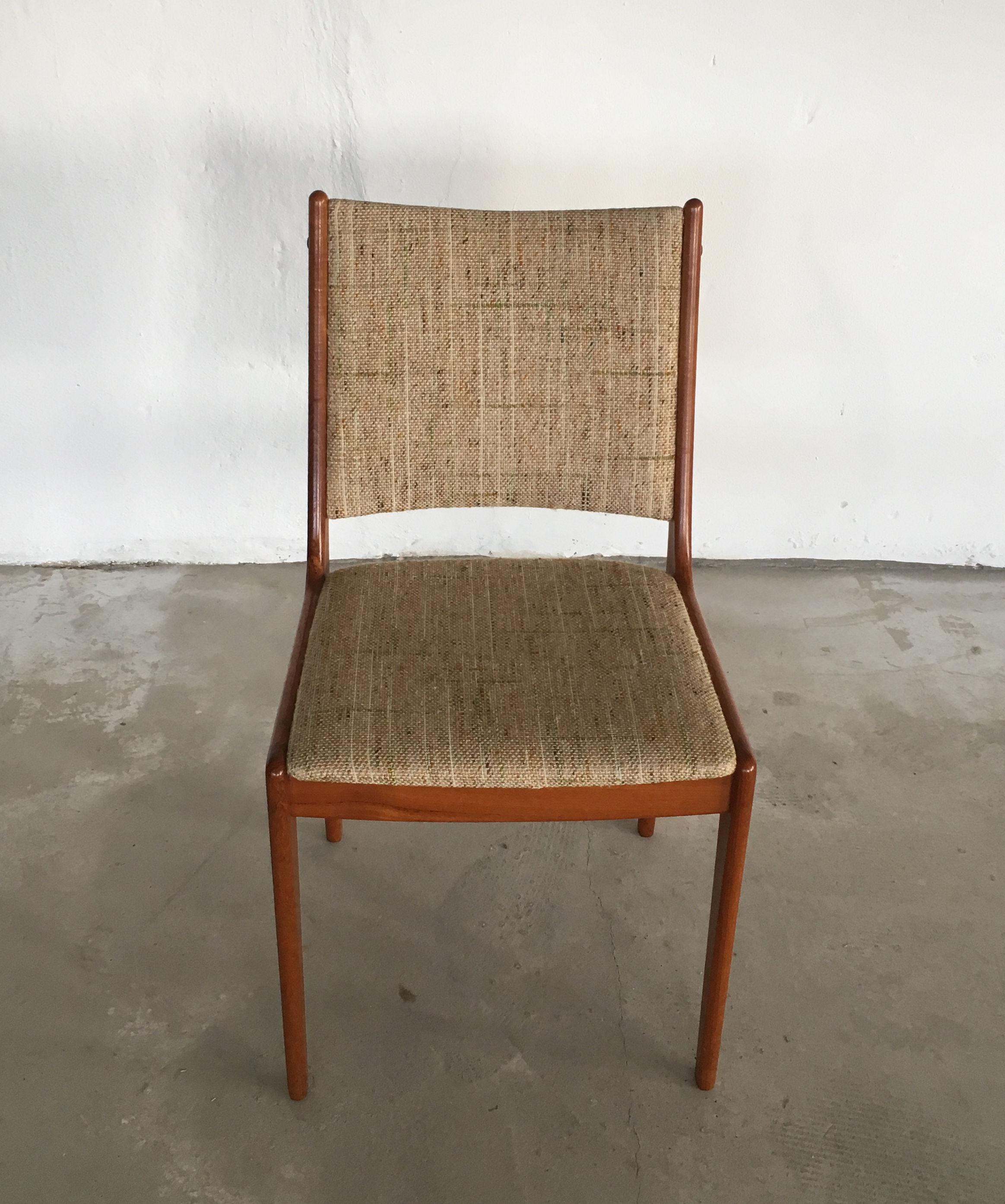 Scandinavo moderno Sei sedie da pranzo in teak di Johannes Andersen restaurate con tappezzeria personalizzata inclusa in vendita