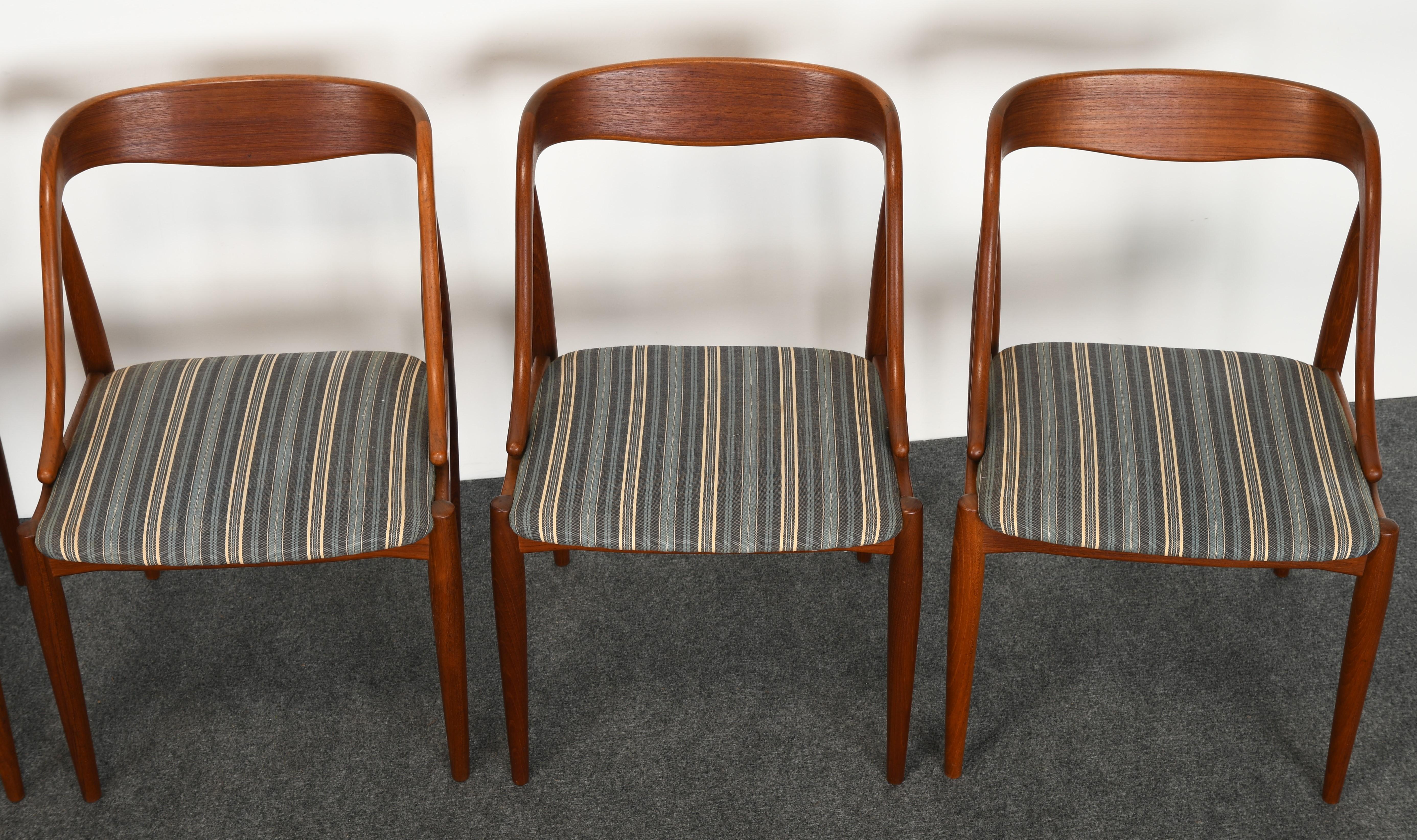 Johannes Andersen Set of Six Teak Dining Chairs, 1960s 1