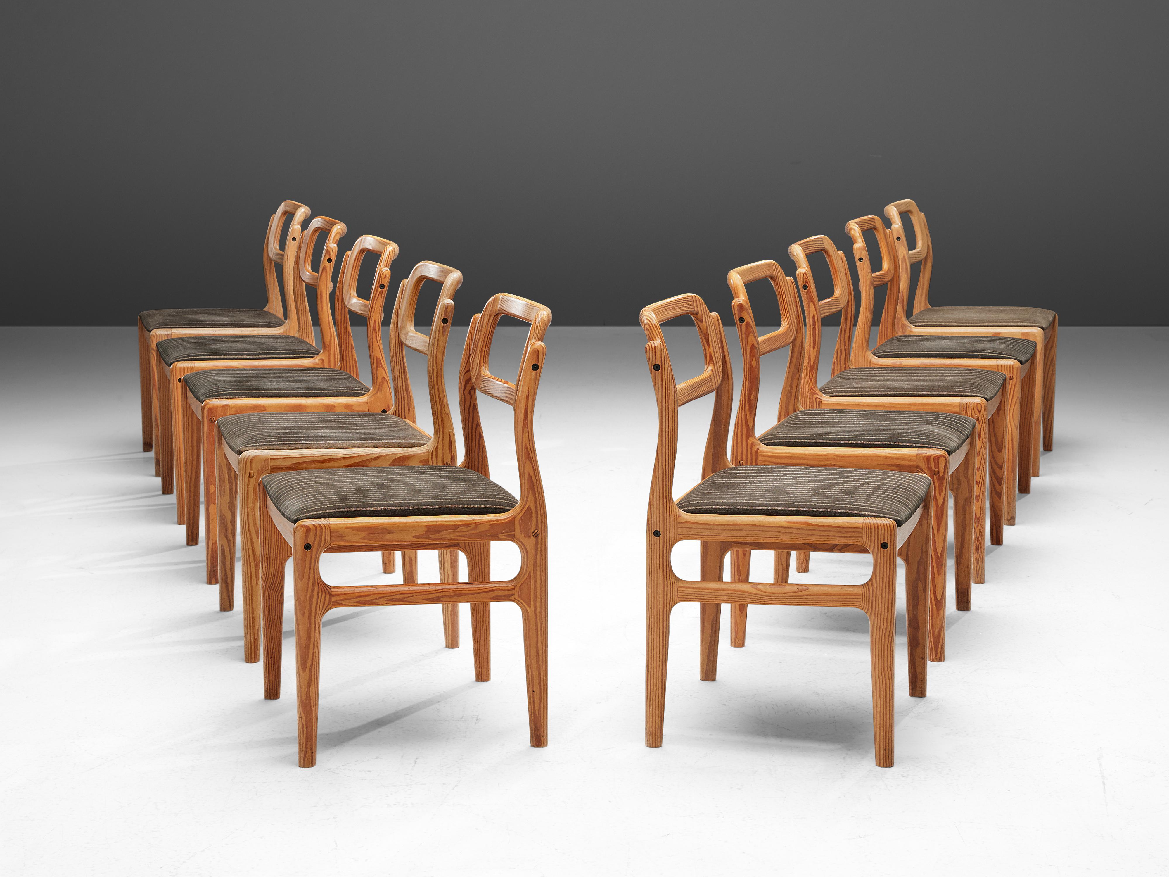 Johannes Andersen for Uldum Møbelfabrik, set of ten dining chairs, pine, fabric, Denmark, 1960s

These dining chairs belong to the Scandinavian Modern style and were designed by Johannes Andersen in the 1960s. Crafted from pine wood, the frames have