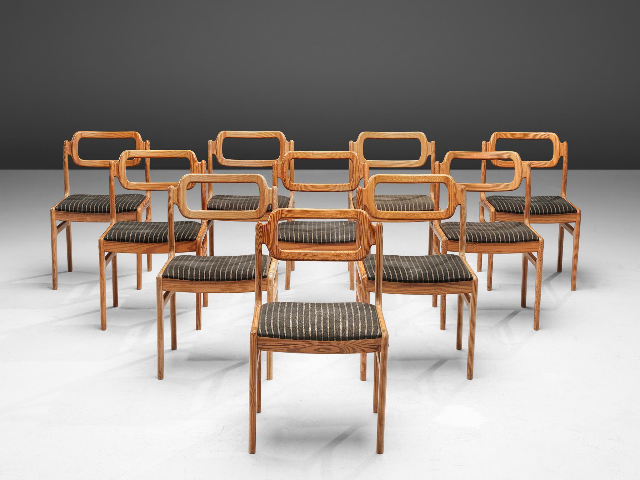Scandinave moderne Ensemble de dix chaises de salle à manger en pin de Johannes Andersen  en vente