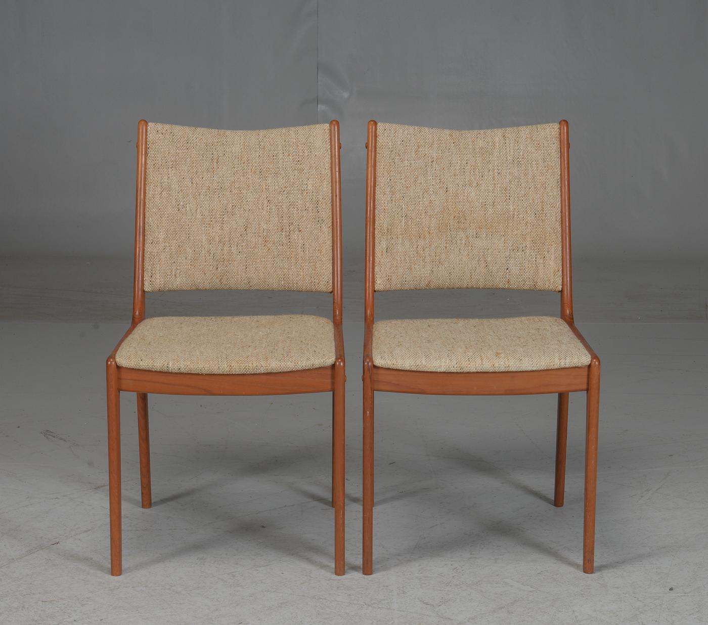 Scandinave moderne Dix chaises de salle à manger en teck restaurées de Johannes Andersen, tapisserie personnalisée incluse en vente