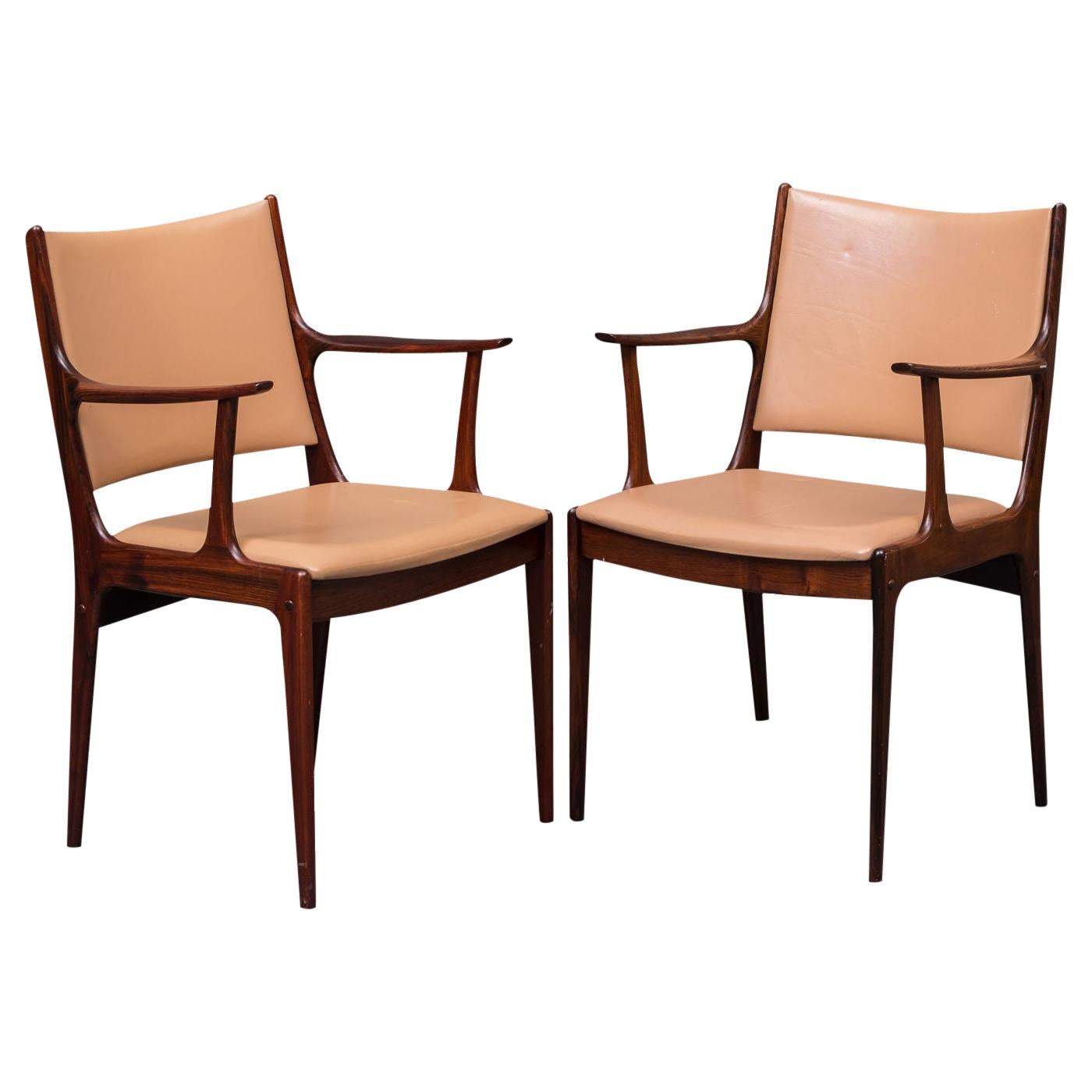 Deux fauteuils en bois de rose restaurés de Johannes Andersen, retapissés sur mesure, inclus