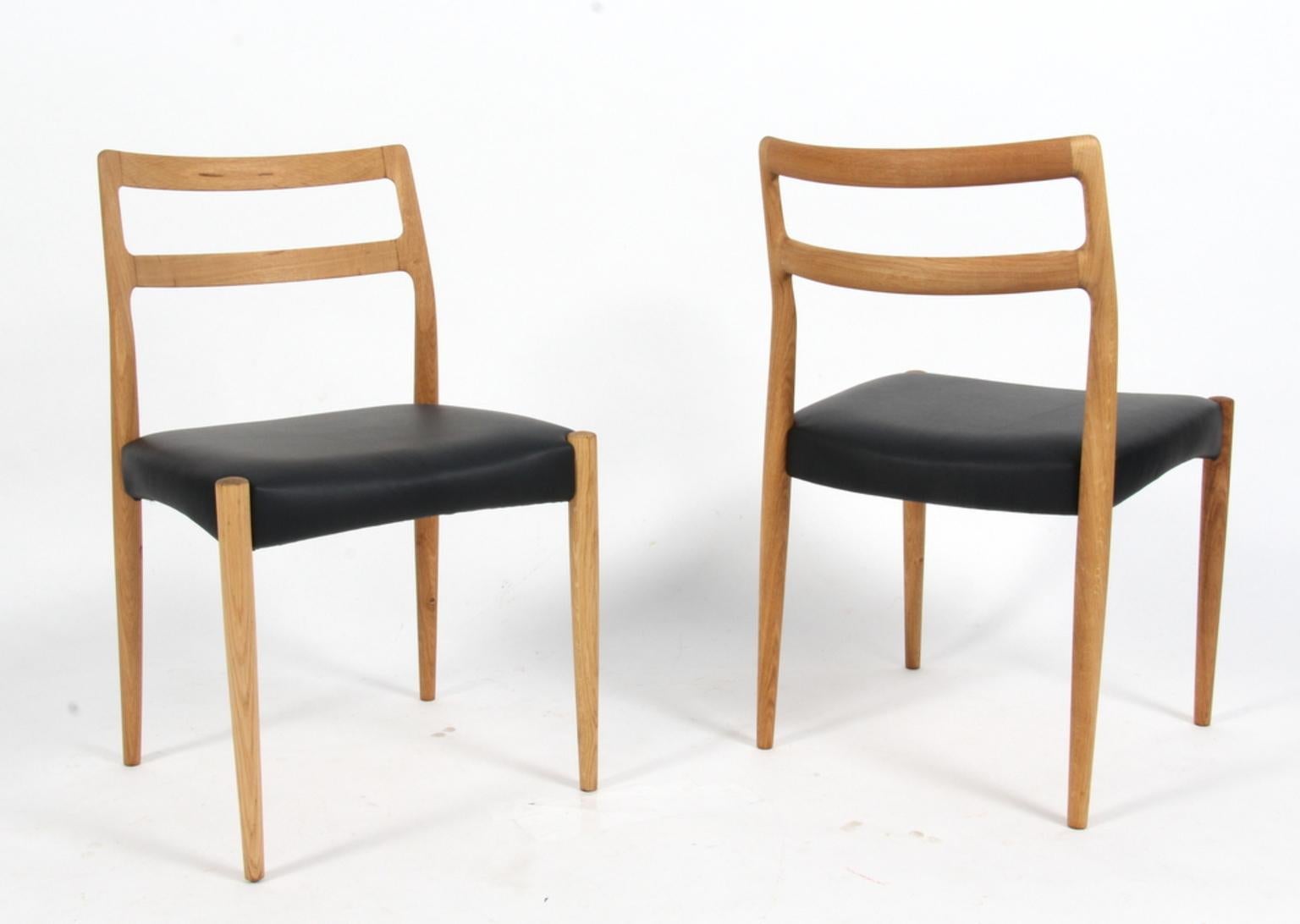 Scandinavian Modern Johannes Andersen Six Dining Chairs, Model Anna, Oak and Leather Upholstery