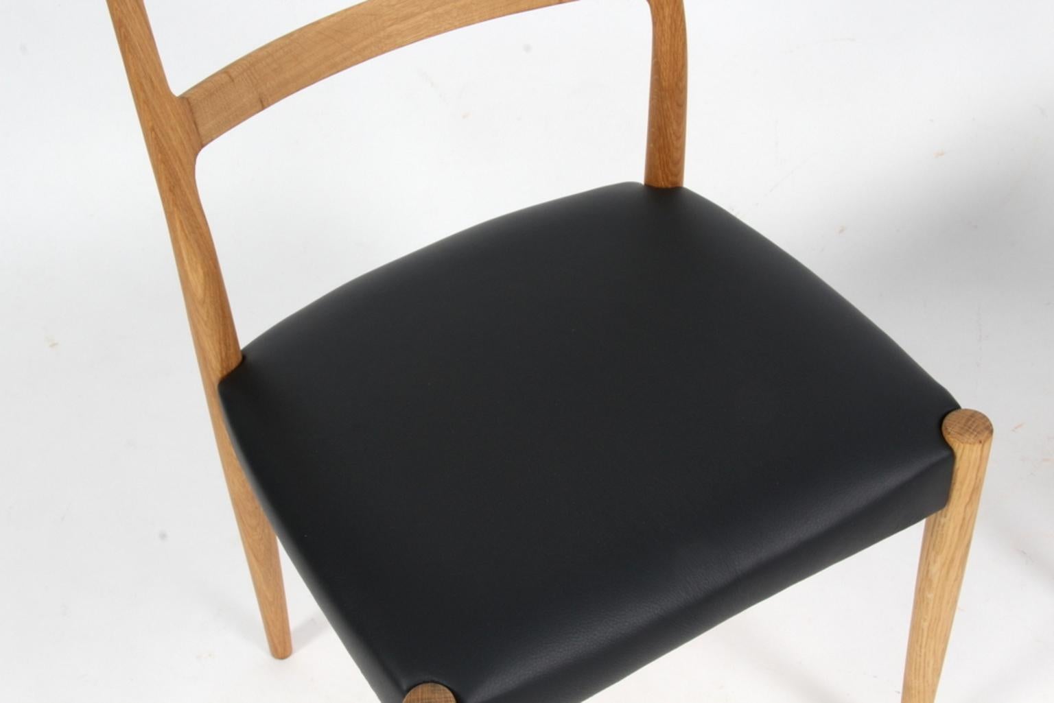 Johannes Andersen Six Dining Chairs, Model Anna, Oak and Leather Upholstery In Good Condition In Esbjerg, DK