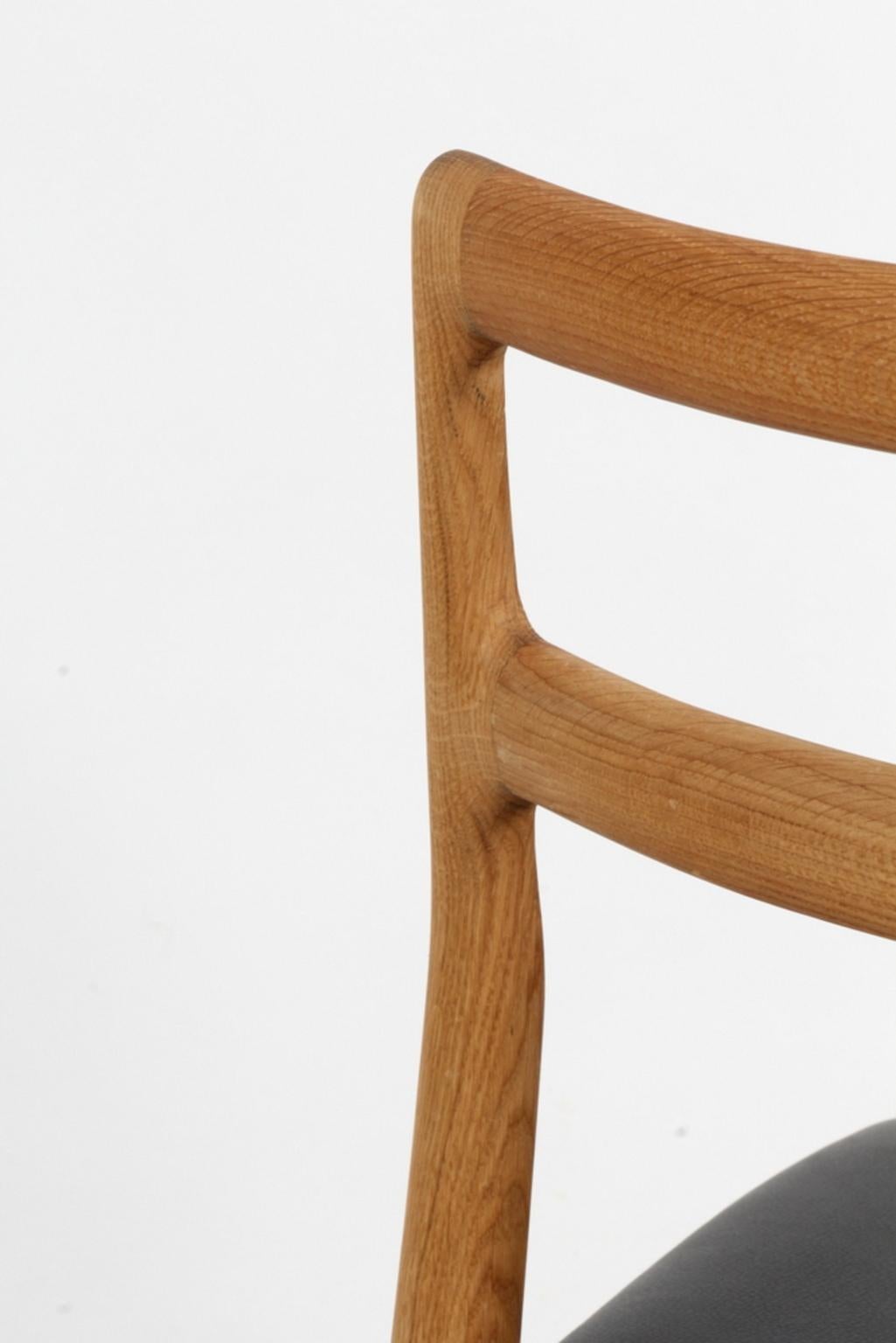 Mid-20th Century Johannes Andersen Six Dining Chairs, Model Anna, Oak and Leather Upholstery