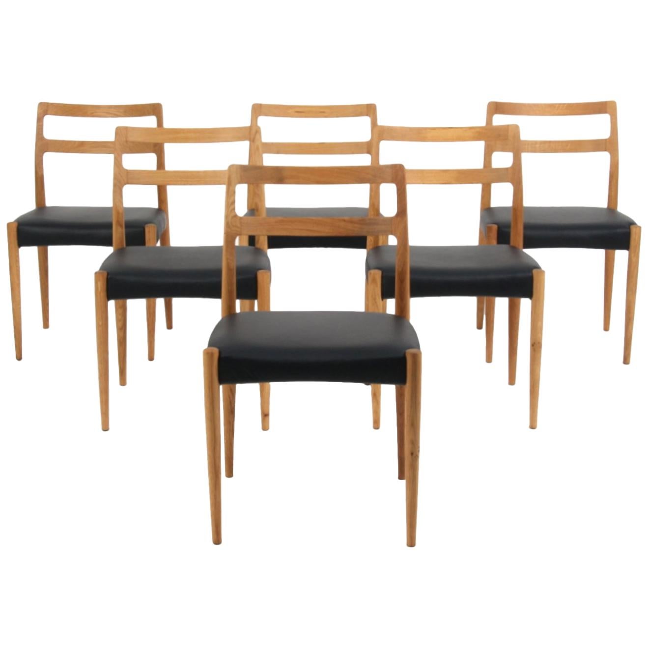 Johannes Andersen Six Dining Chairs, Model Anna, Oak and Leather Upholstery