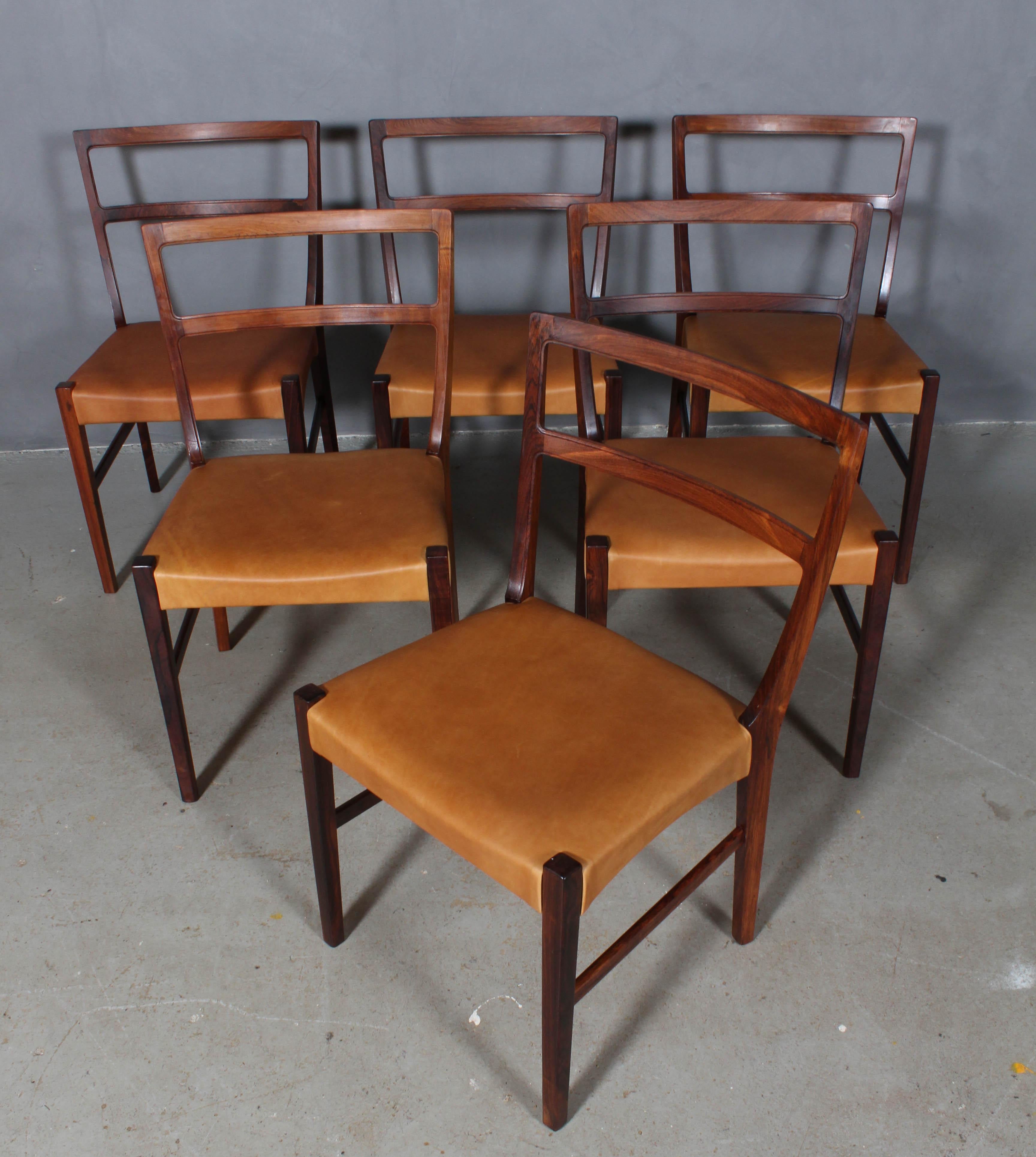 Johannes Andersen six dining chairs in solid oiled rosewood.

New upholstered with vintage tan aniline leather.

Made by Bernhard Pedersen & Søn.