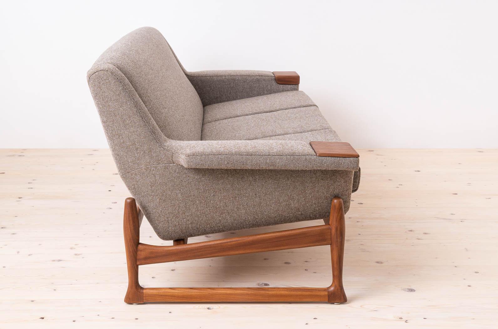 Sofá Johannes Andersen Excelente, AB Trensums Fåtöljfabrik, KVADRAT Retapizado mediados del siglo XX en venta