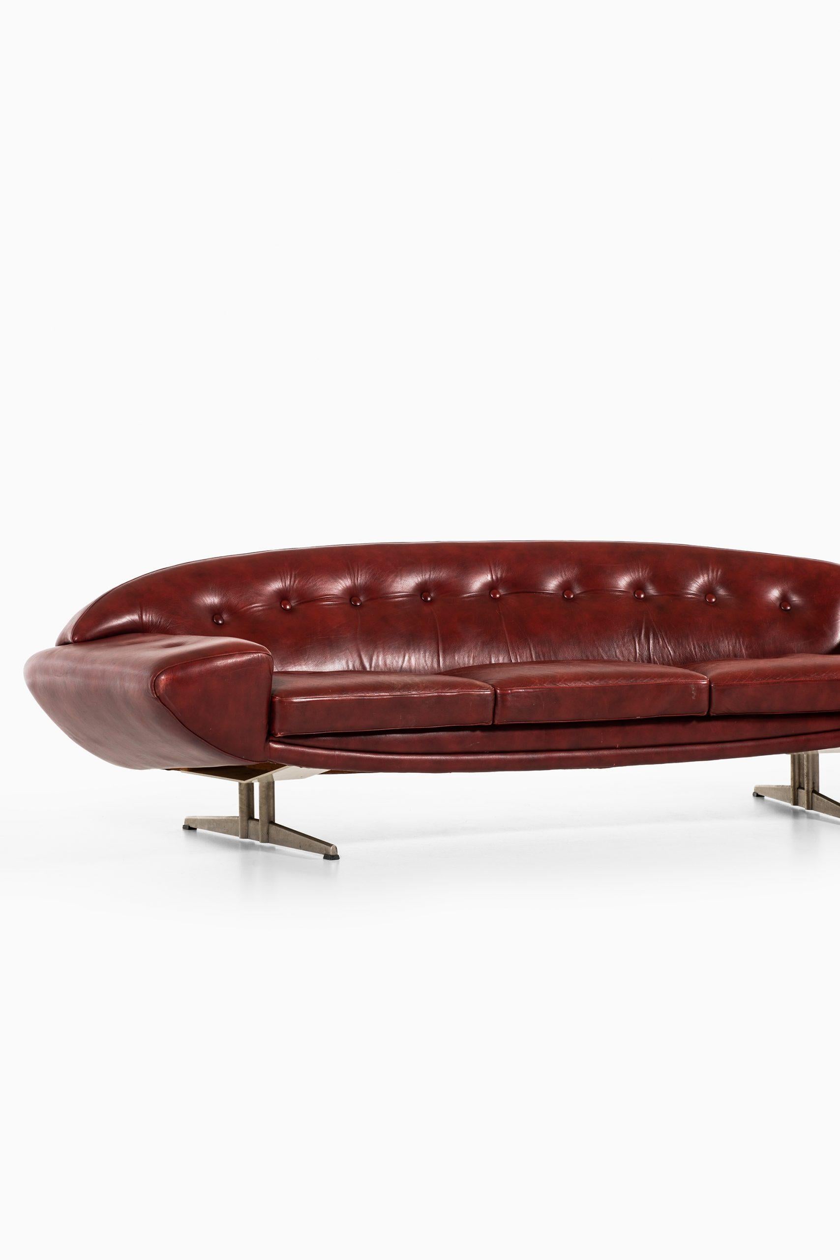 Very rare sofa model Capri designed by Johannes Andersen. Produced by Trensum in Sweden.
