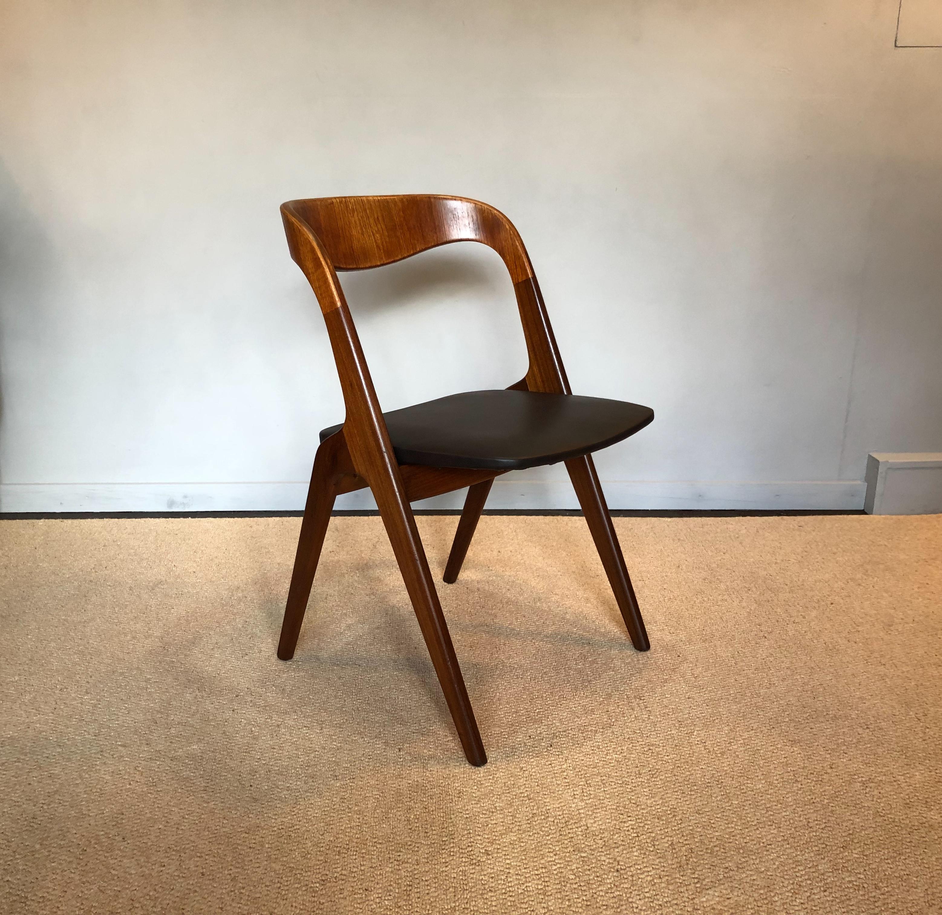 Johannes Andersen ‘Sonja’ Dining Chairs, Set of Four, Reupholstered In Good Condition In London, GB