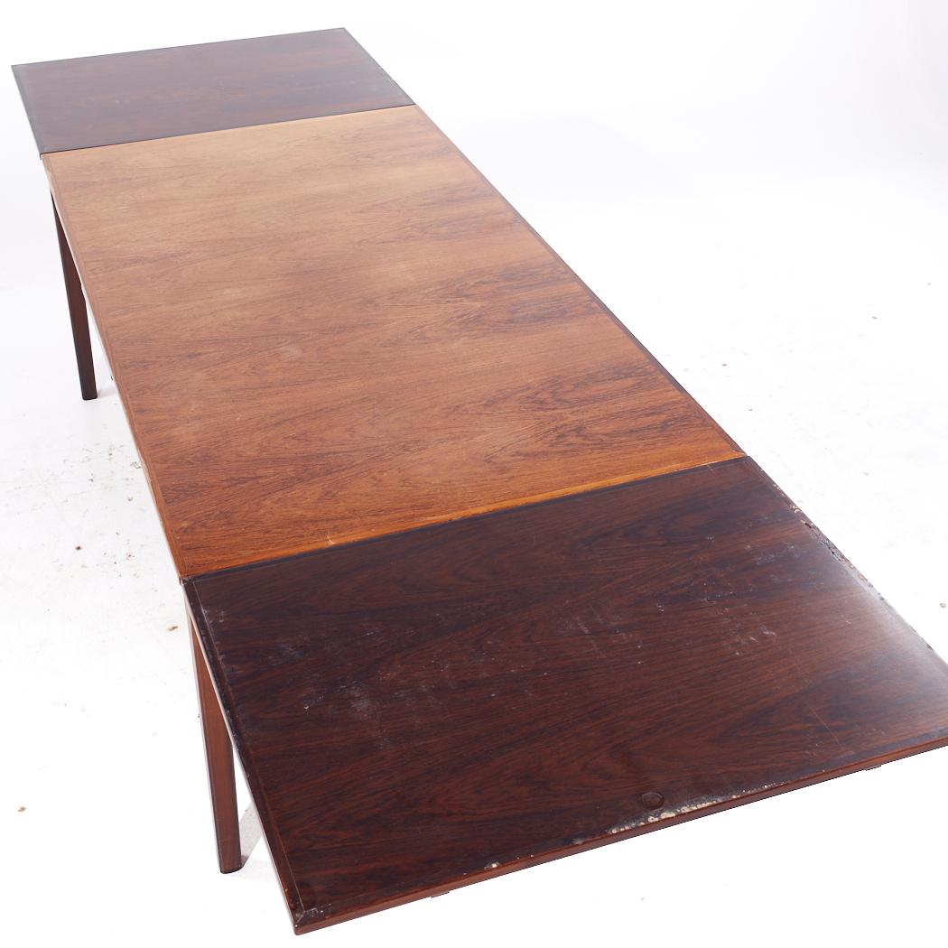 Mesa de comedor con hoja oculta de palisandro danés de mediados de siglo, estilo Johannes Andersen en venta 3