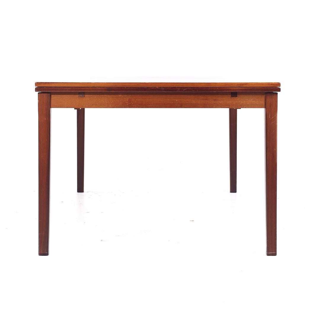 Mesa de comedor con hoja oculta de palisandro danés de mediados de siglo, estilo Johannes Andersen Danés en venta
