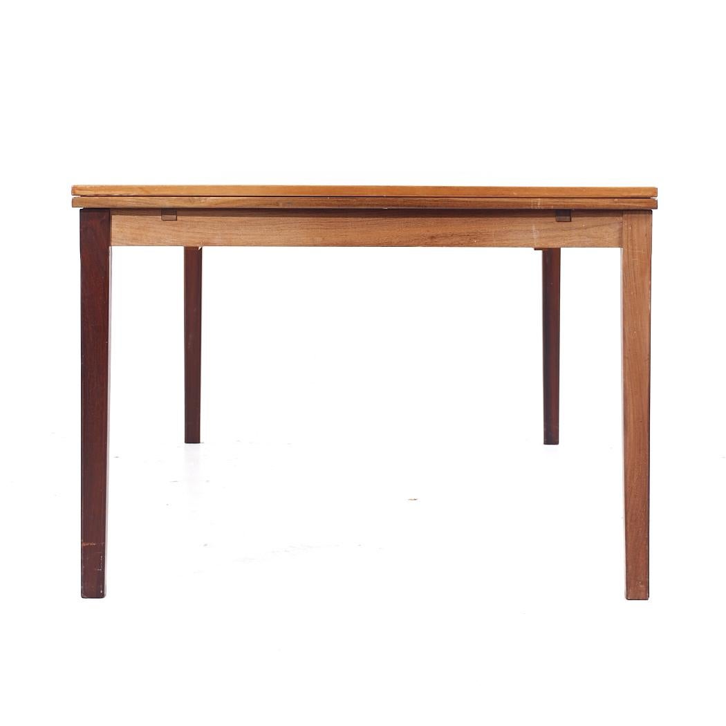 Mesa de comedor con hoja oculta de palisandro danés de mediados de siglo, estilo Johannes Andersen en Bueno estado para la venta en Countryside, IL