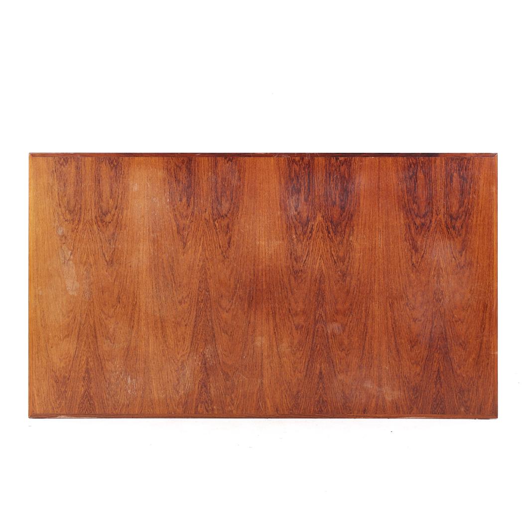 Mesa de comedor con hoja oculta de palisandro danés de mediados de siglo, estilo Johannes Andersen finales del siglo XX en venta