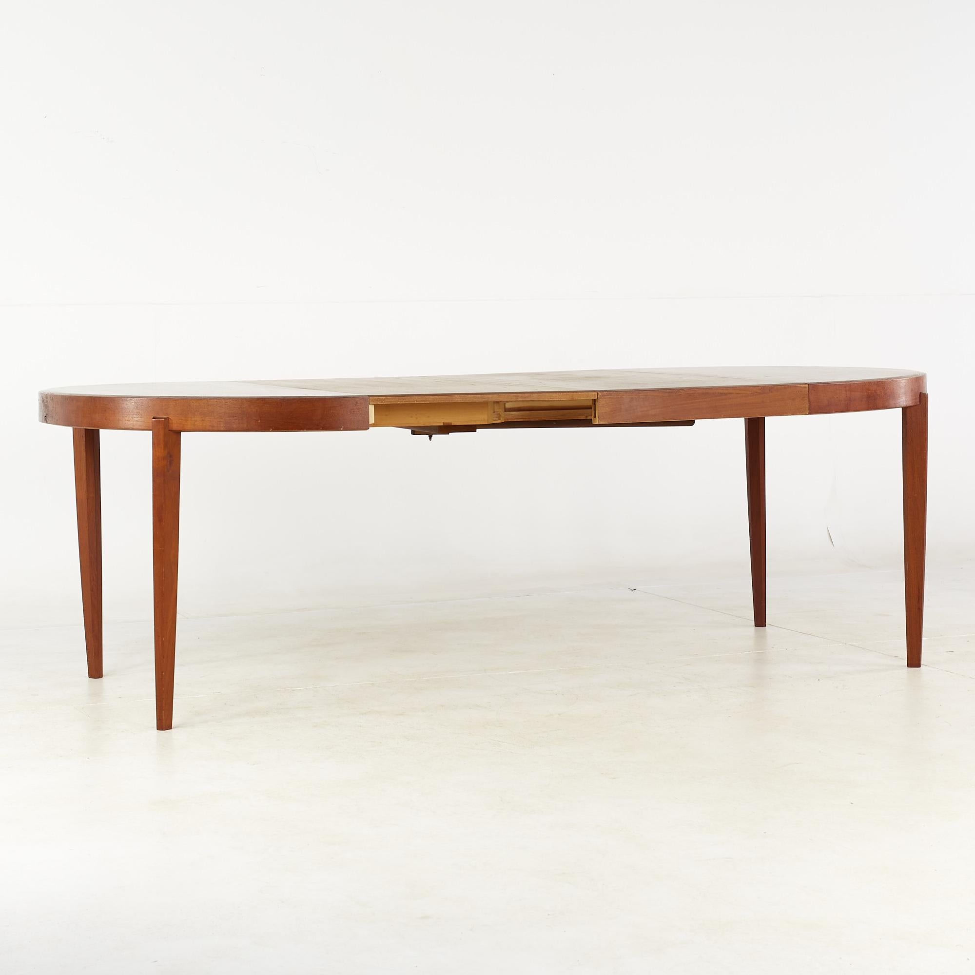 Johannes Andersen Style Mid-Century Teak Expanding Dining Table with 4 Leaves 4