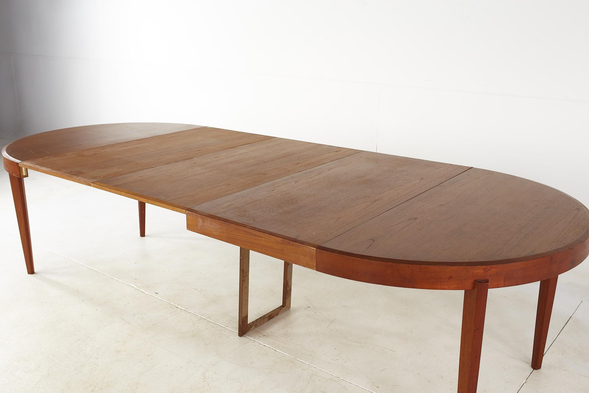 Johannes Andersen Style Mid-Century Teak Expanding Dining Table with 4 Leaves 11