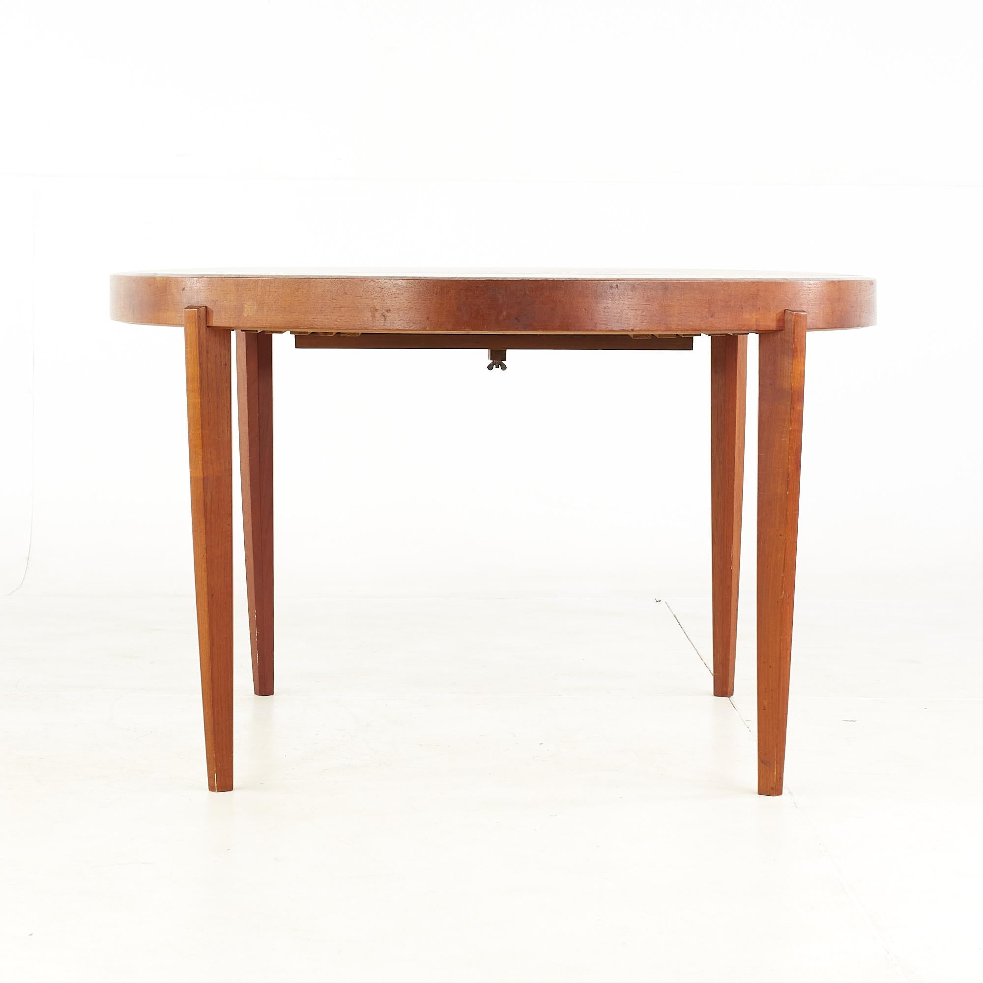 American Johannes Andersen Style Mid-Century Teak Expanding Dining Table with 4 Leaves
