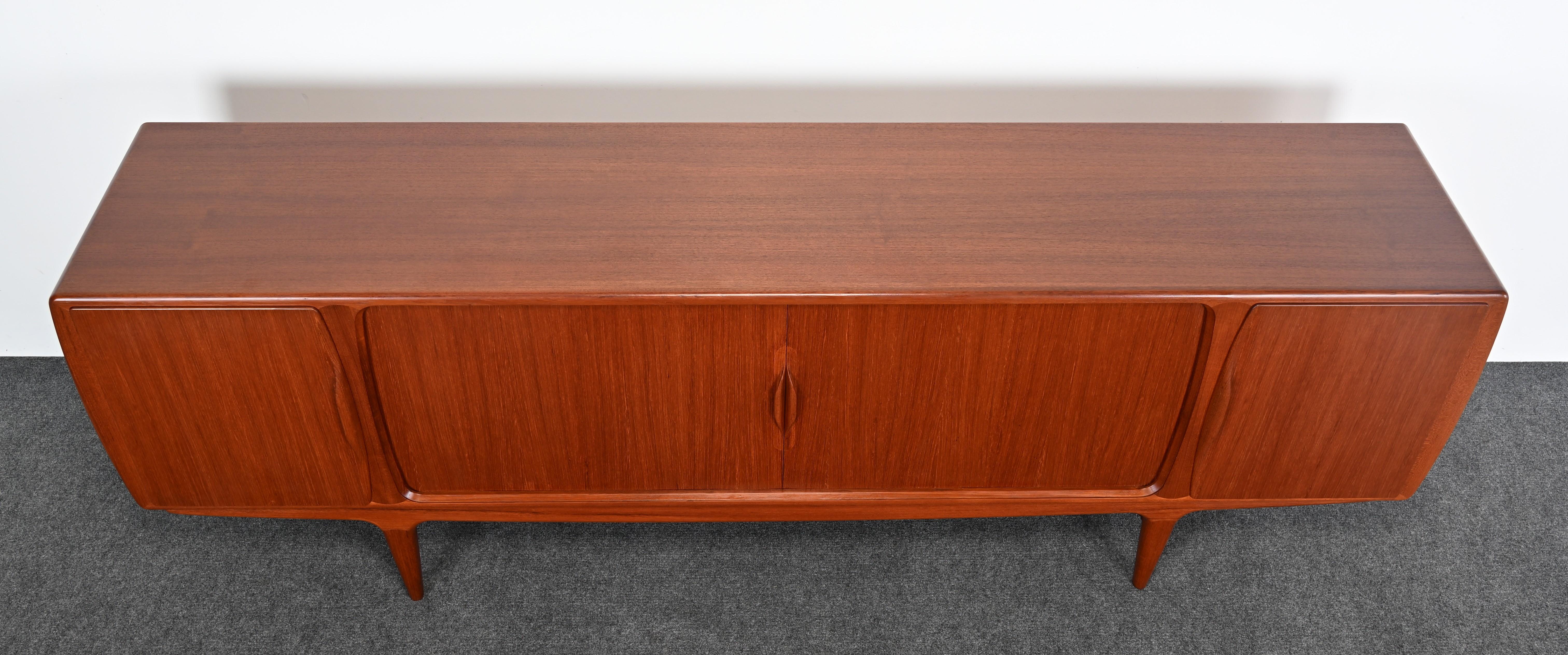Credenza de teca Johannes Andersen, años 50 en venta 3