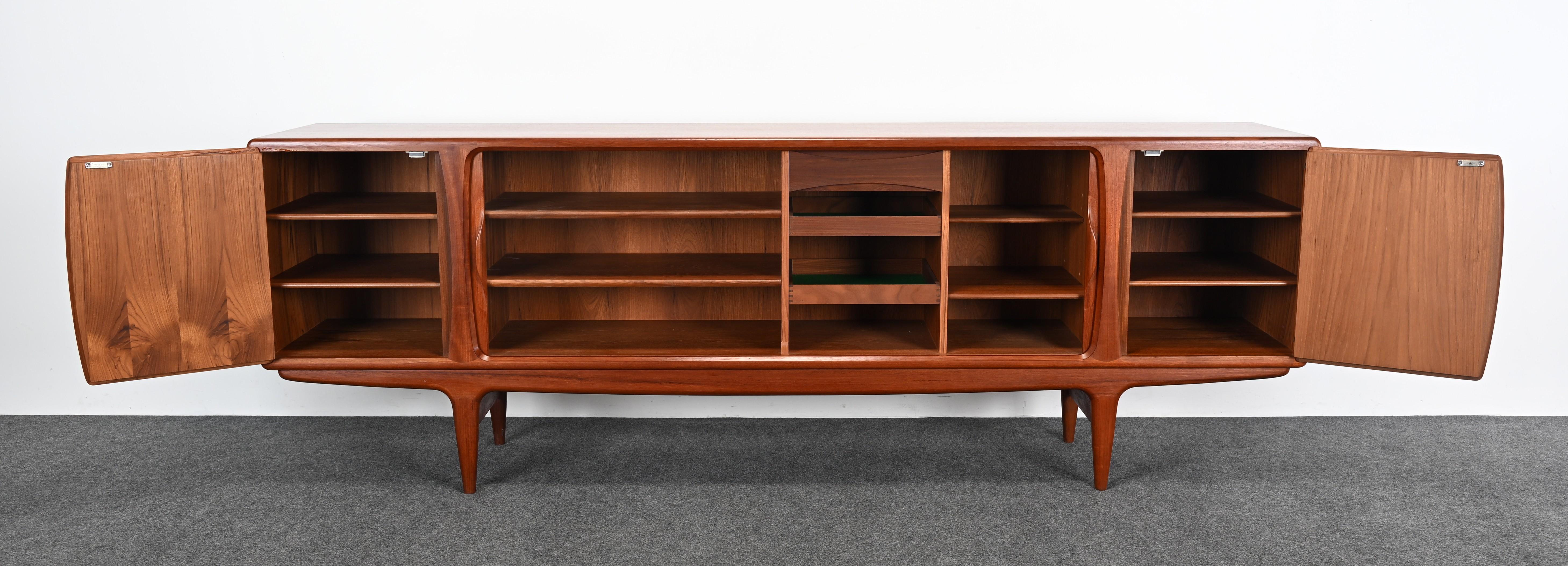 Credenza de teca Johannes Andersen, años 50 en venta 4