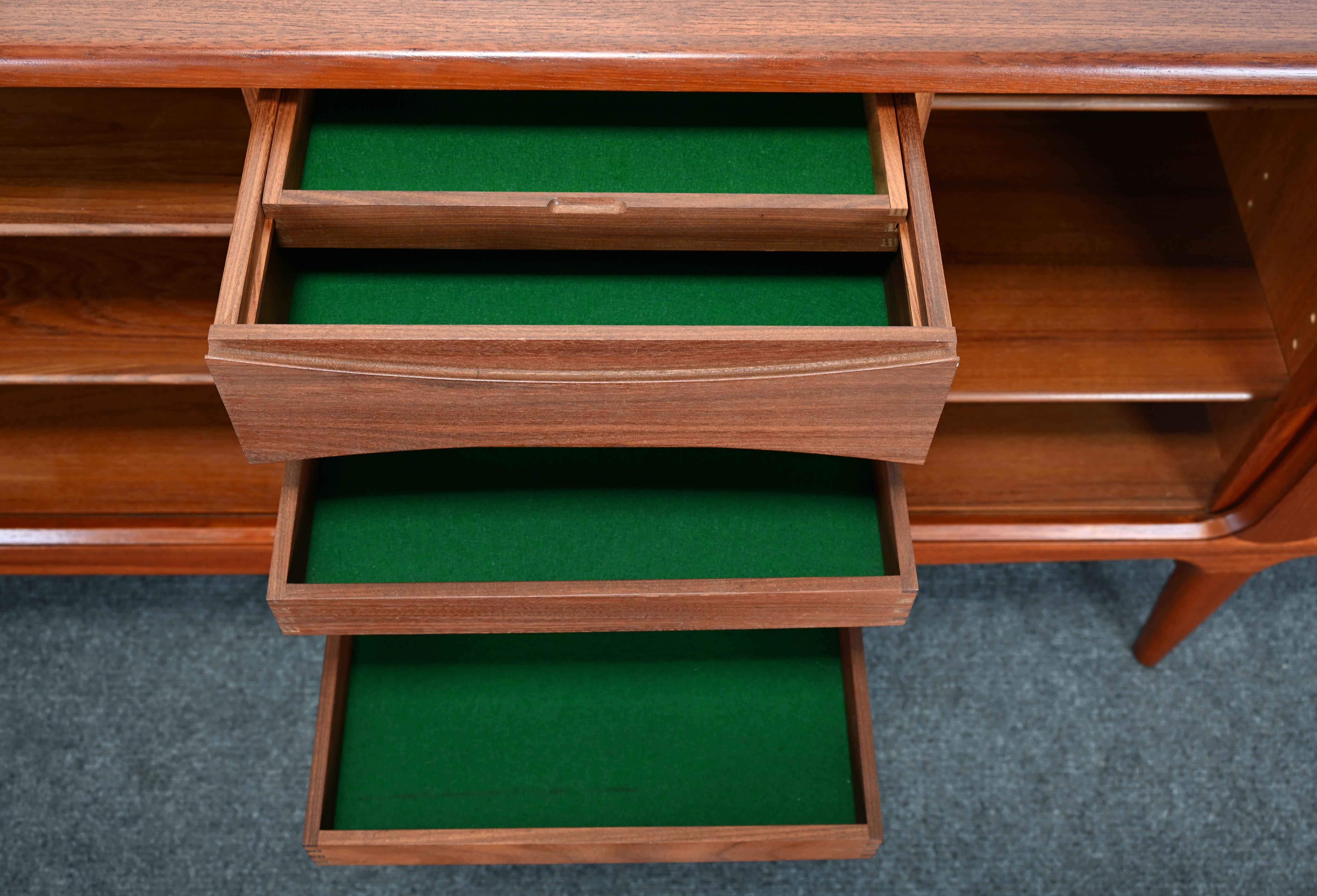 Credenza de teca Johannes Andersen, años 50 en venta 5